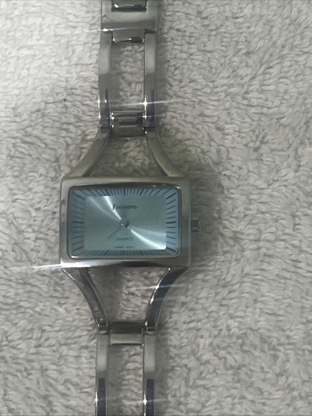 Vintage Fusion Ladies Stainless Steel. Silver Tone Watch 8.5 Inches Works