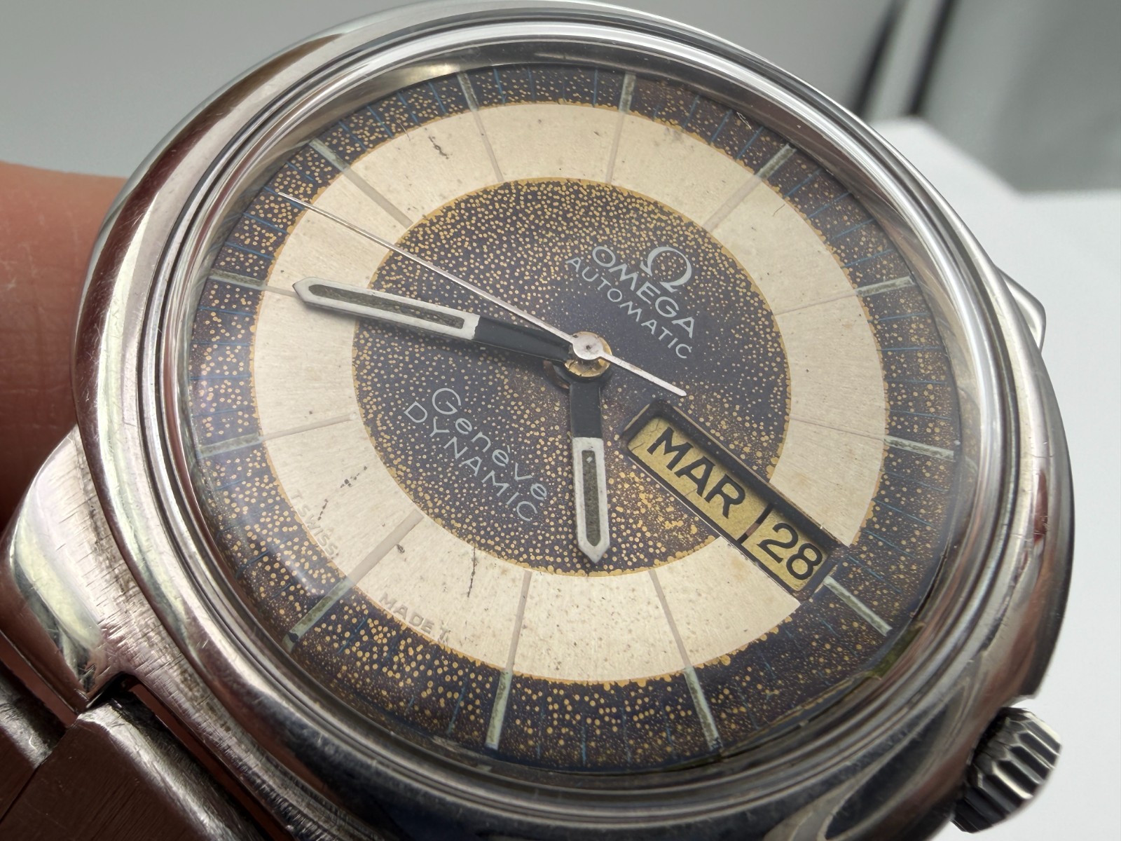Vintage OMEGA Genève Dynamic 166.108 Stingray Dial Cal Ω 1022 Automatic – 41 mm