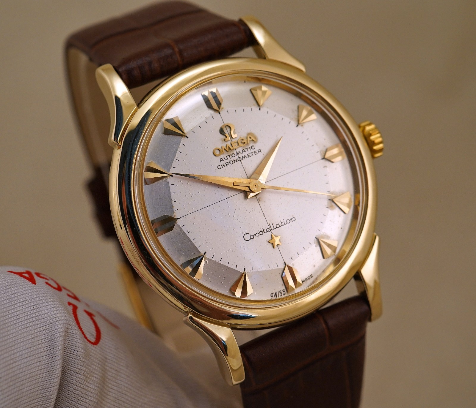VINTAGE OMEGA CONSTELLATION 14381/2 14K GOLD CHONOMETER PIE-PAN DIAL FANCY LUGS