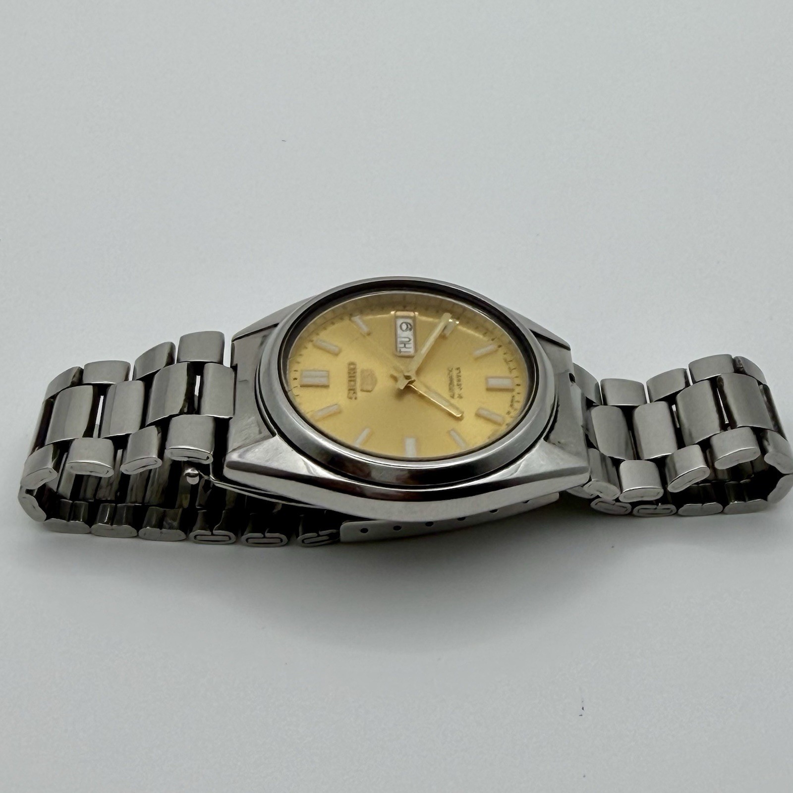 Seiko 5 Automatic Vintage Men’s watch 7S26-0480, golden dial with a 21-jewel