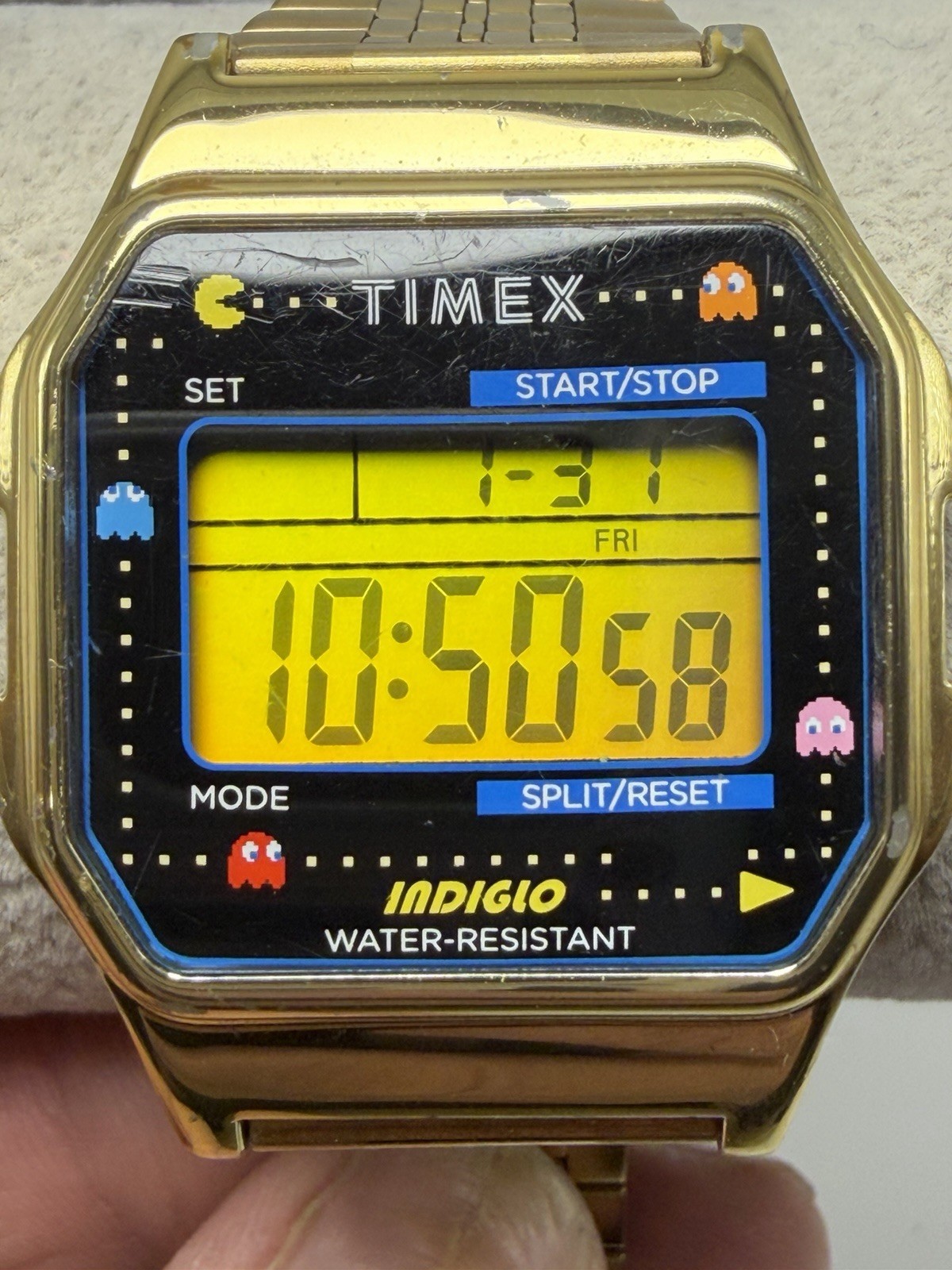 Broken Band Timex x Pacman tw2u32000 New Battery 35MM Digital Gold Tone M555