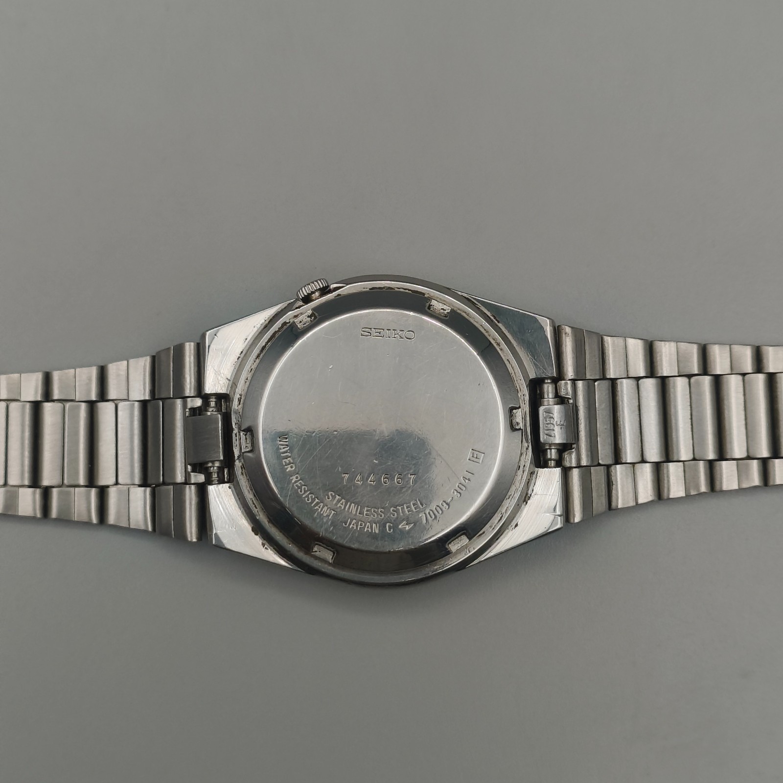 Vintage Seiko 5 Automatic 7009 Mens Watch Blue Arabic Dial 36 mm Day Date Japan