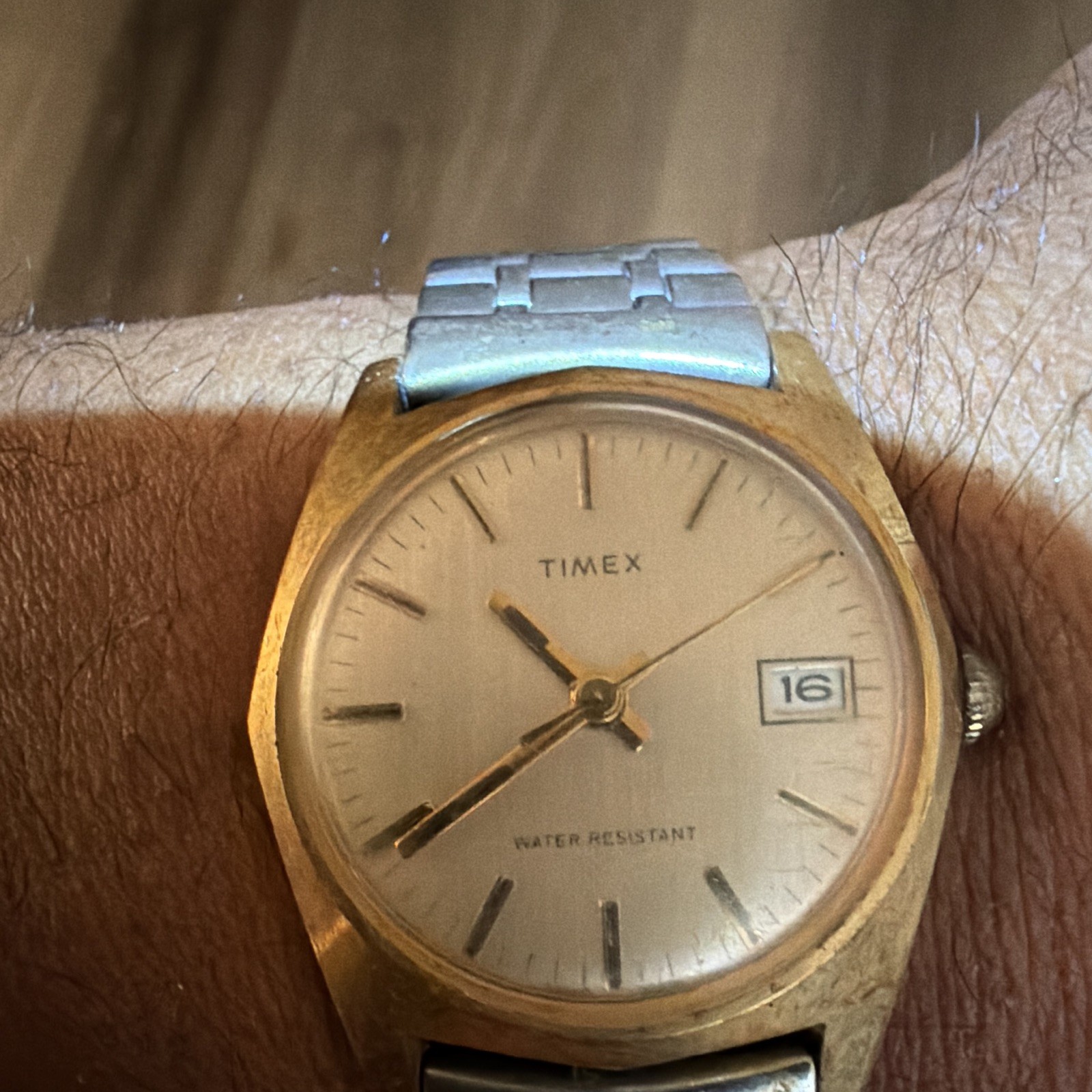 Timex Men’s Quartz Analog Watch Silver Dial Stick Index Date WR Gold Case