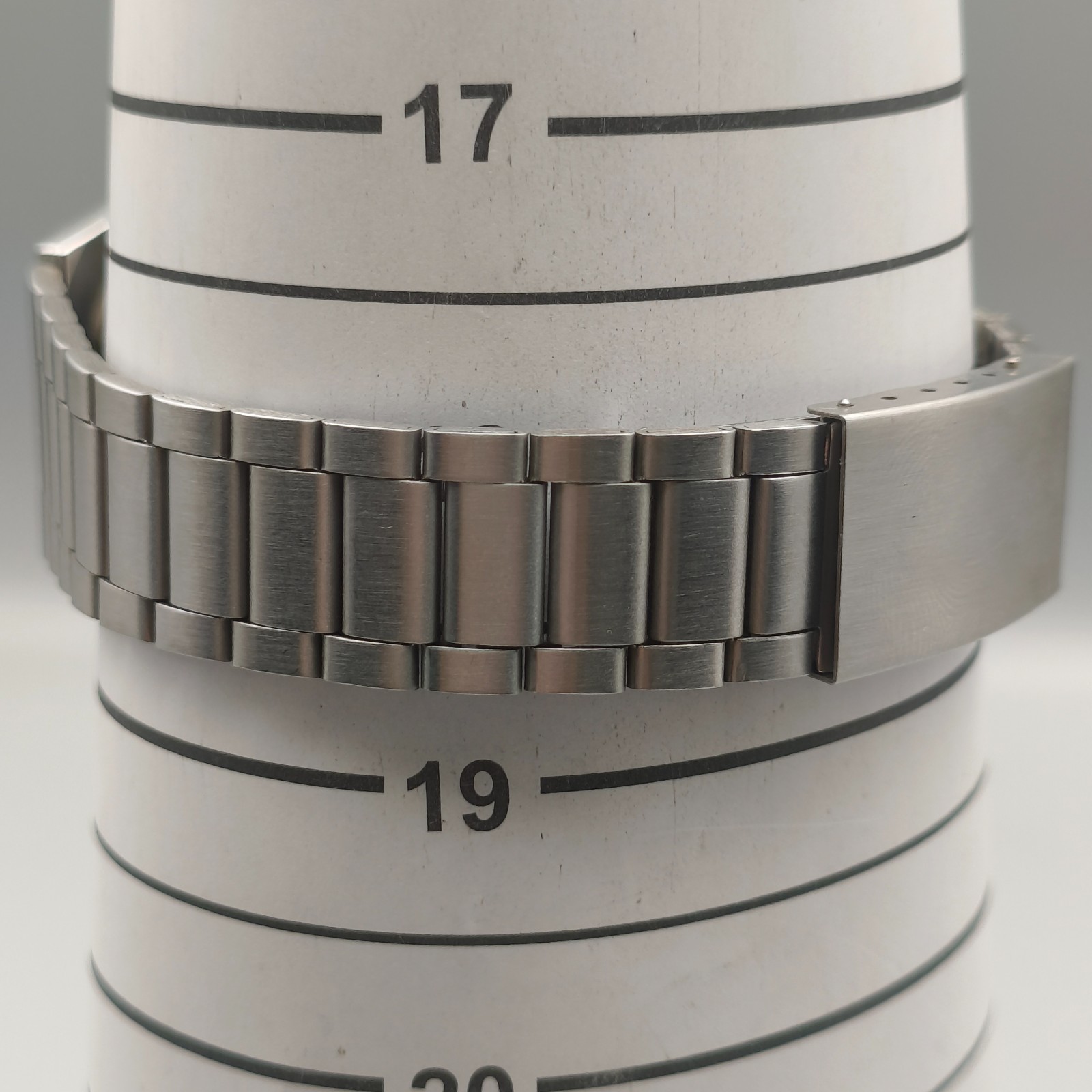 Vintage Seiko 5 Automatic 7009 Blue Dial StainlessSteel DayDate Mens Watch Japan