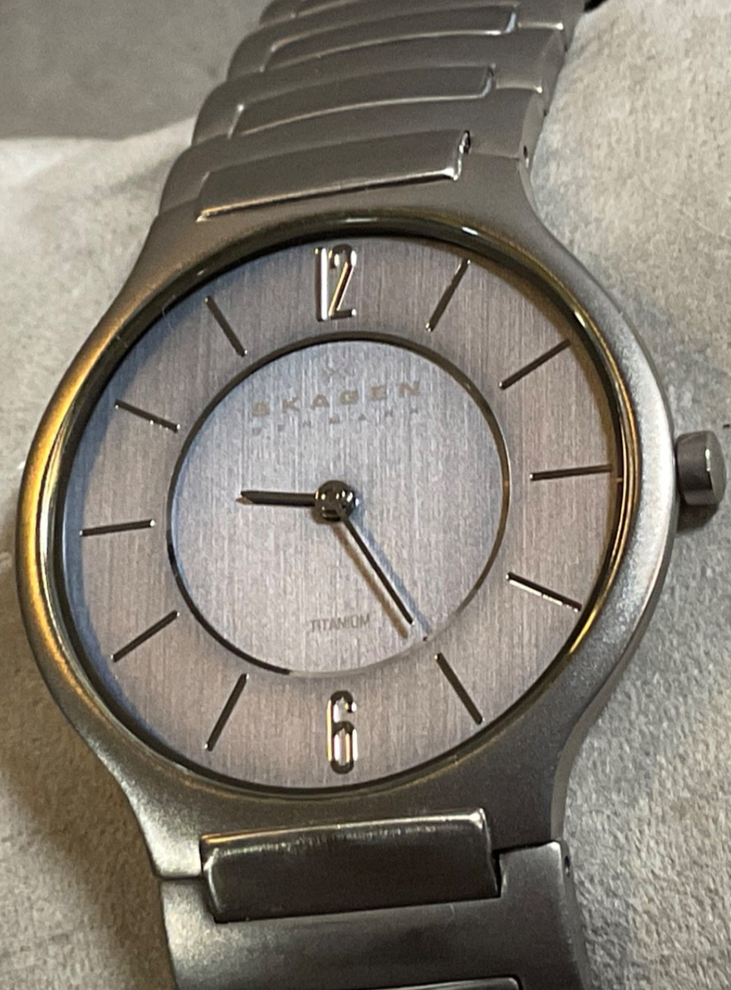 SKAGEN DENMARK MEN’S SLIM ALL TITANIUM 33mm WATCH 418LTXN WR 30m NEW BATTERY