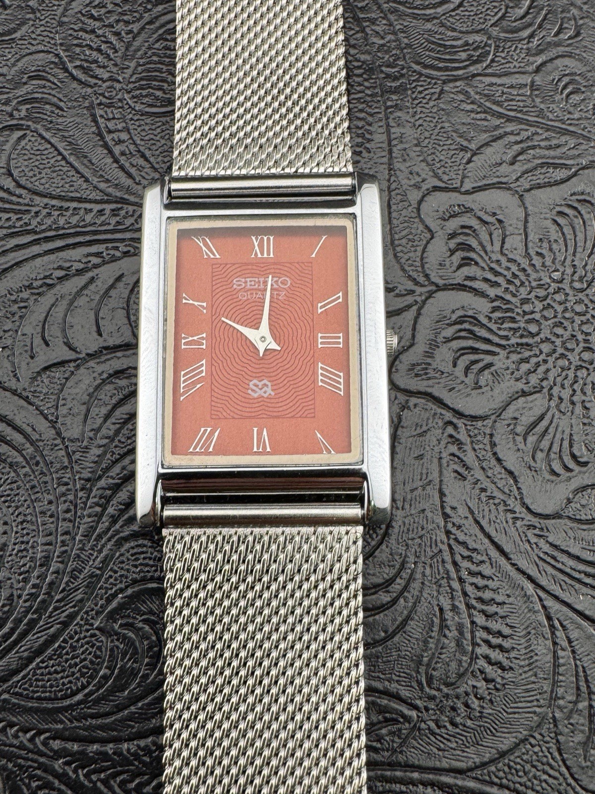 RED DIAL WITH SILVER CASE Vintage Seiko Slim Quartz Men’s Wrist Watch
