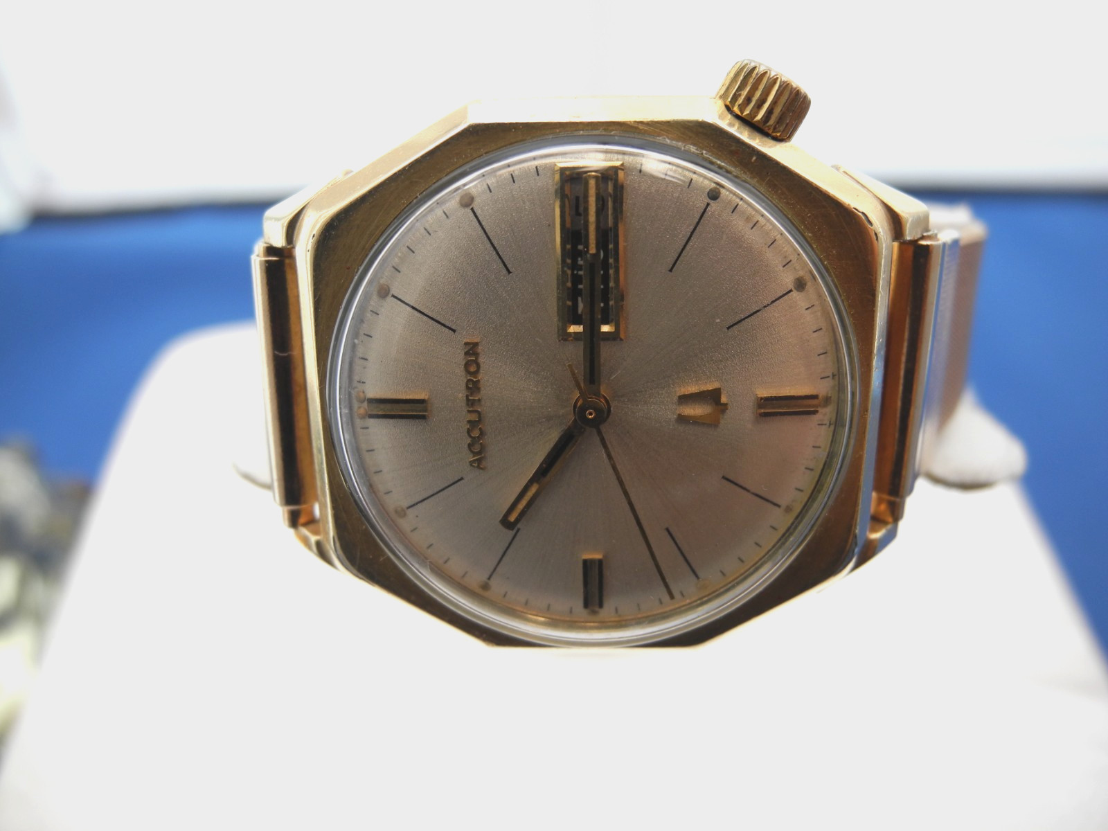 BULOVA ACCUTRON,W/DAY DATE, «M8» WATCH 218,OCTAGON CASE, RUNS