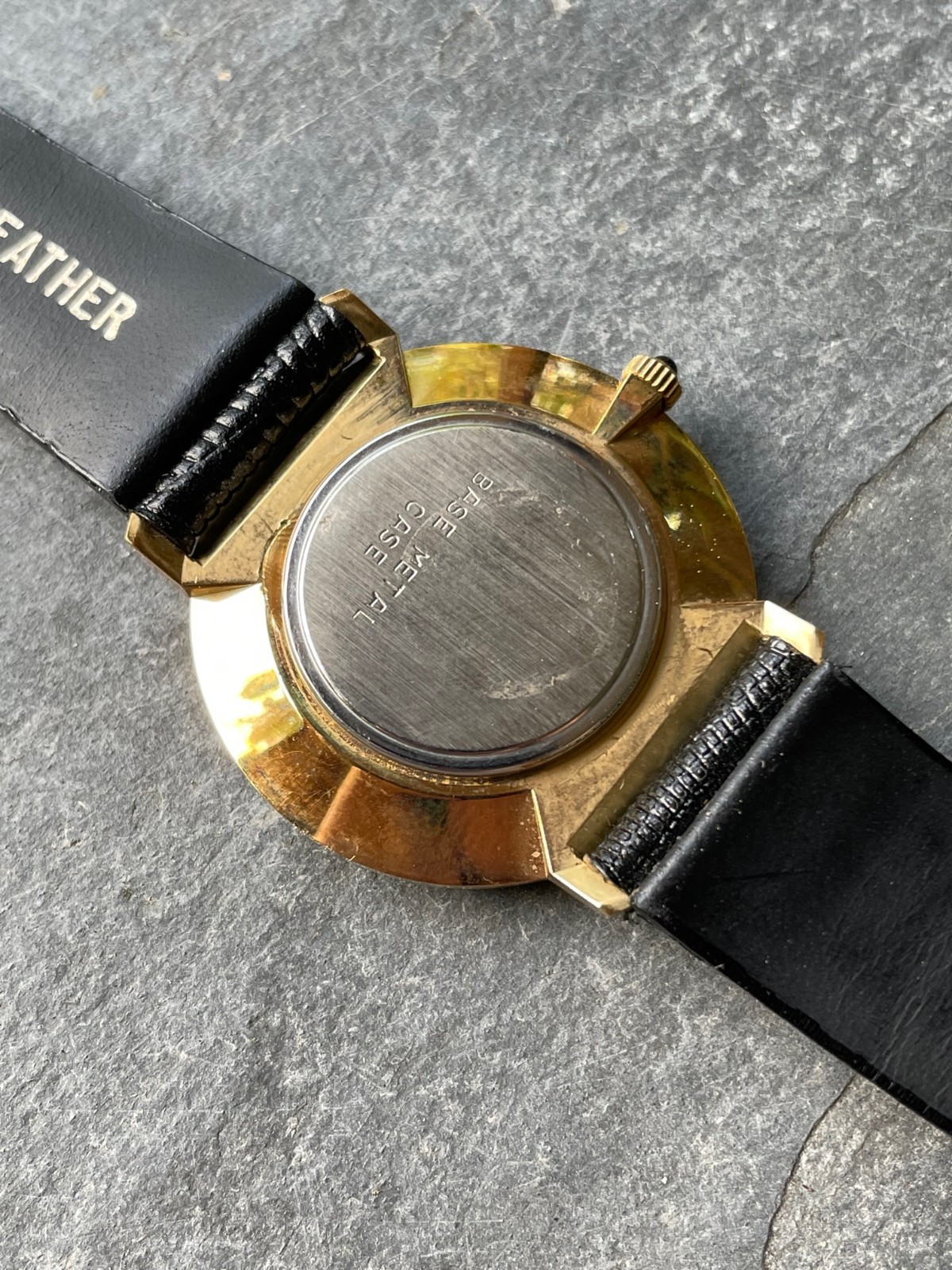 RUNS NOS Never Worn Vintage Belair Quartz Men’s Watch New Bat Classic Sleek Vtg