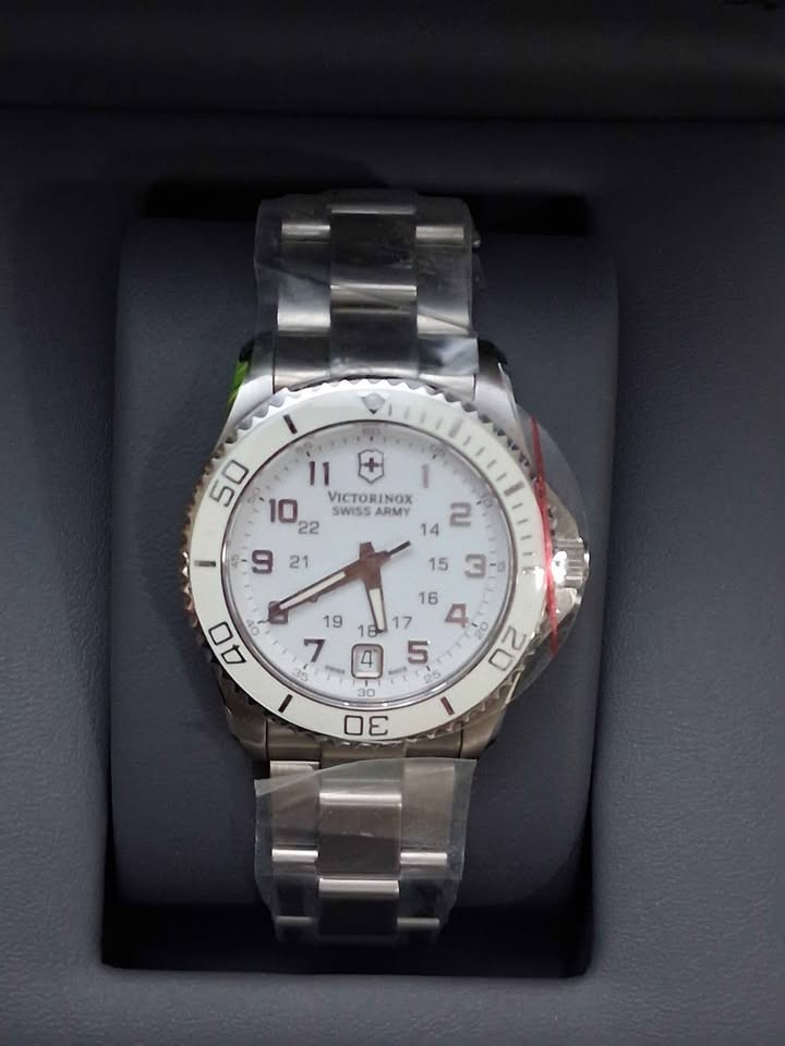 NIB Victorinox Swiss Army White & Bezel Maverick GS 249051 Womens Watch,Box,Book