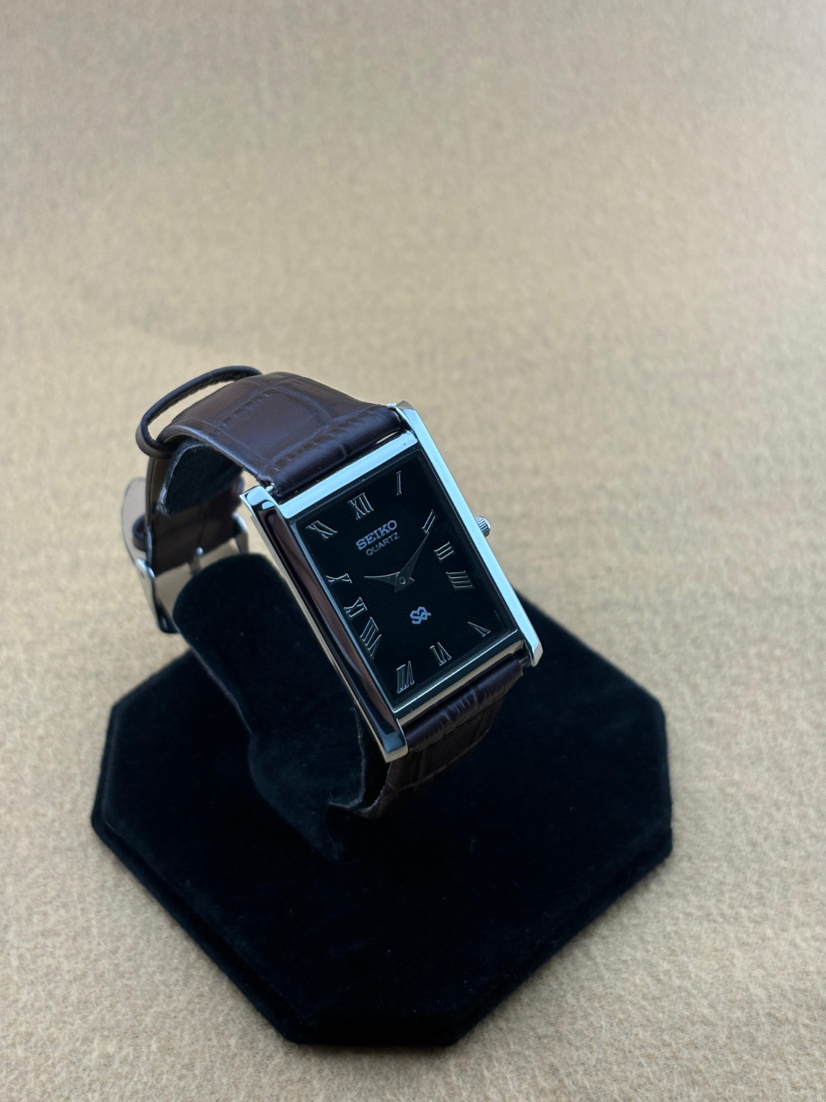 RARE BLACK SILVER Vintage Seiko Slim Quartz men’s Wristwatch-dark brown strap