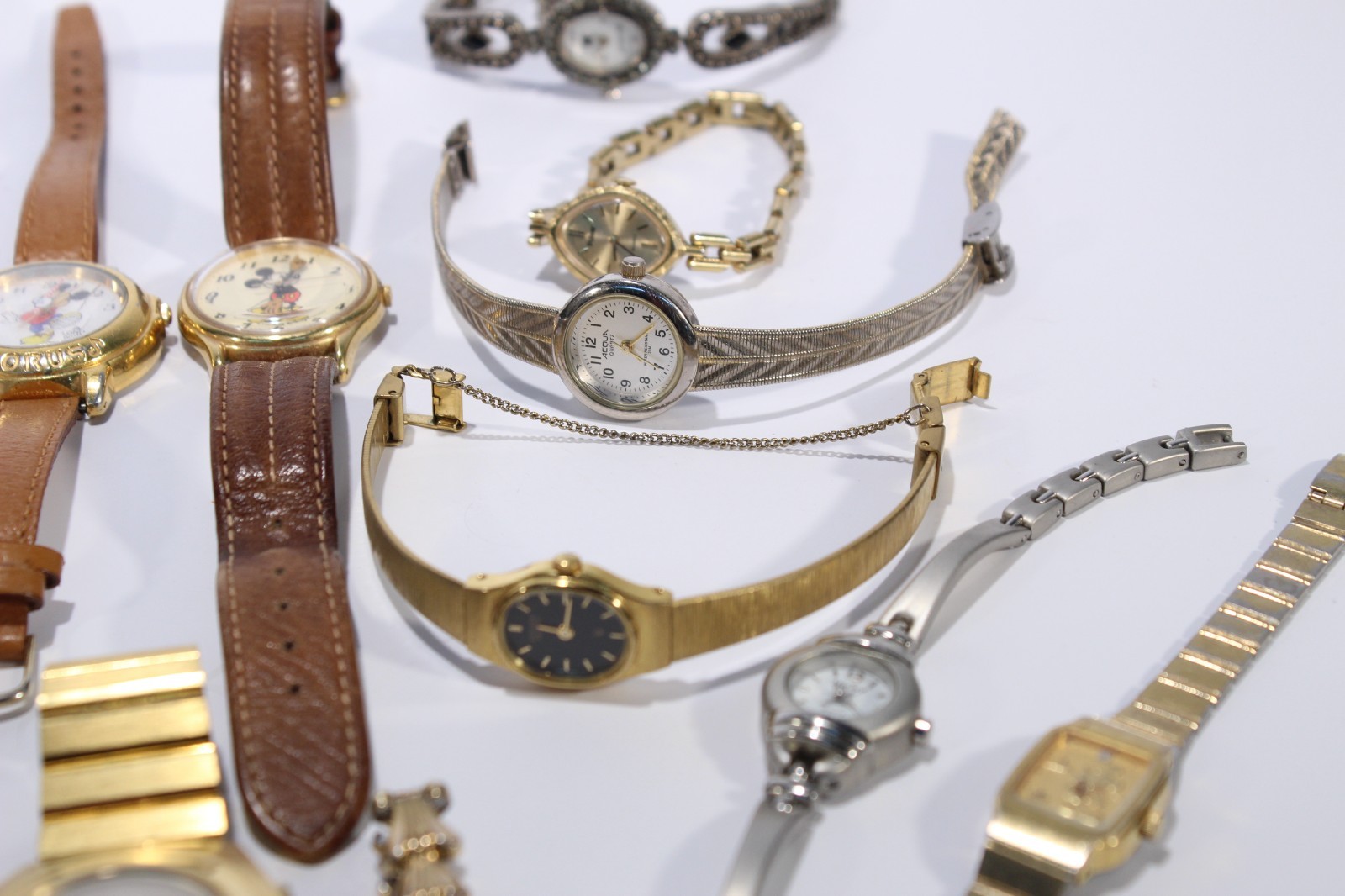 Lot of 19 Watches AS-IS / NOT TESTED. Various Brands See Pics!!!