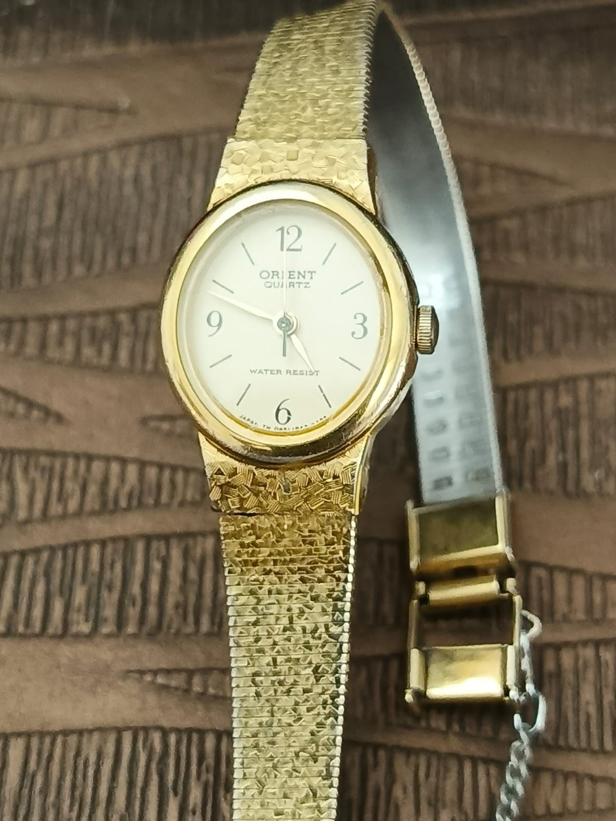 Vintage Orient Ladies Quartz Watch D85JB4-30 CS Textured Gold Tone Safety Chain