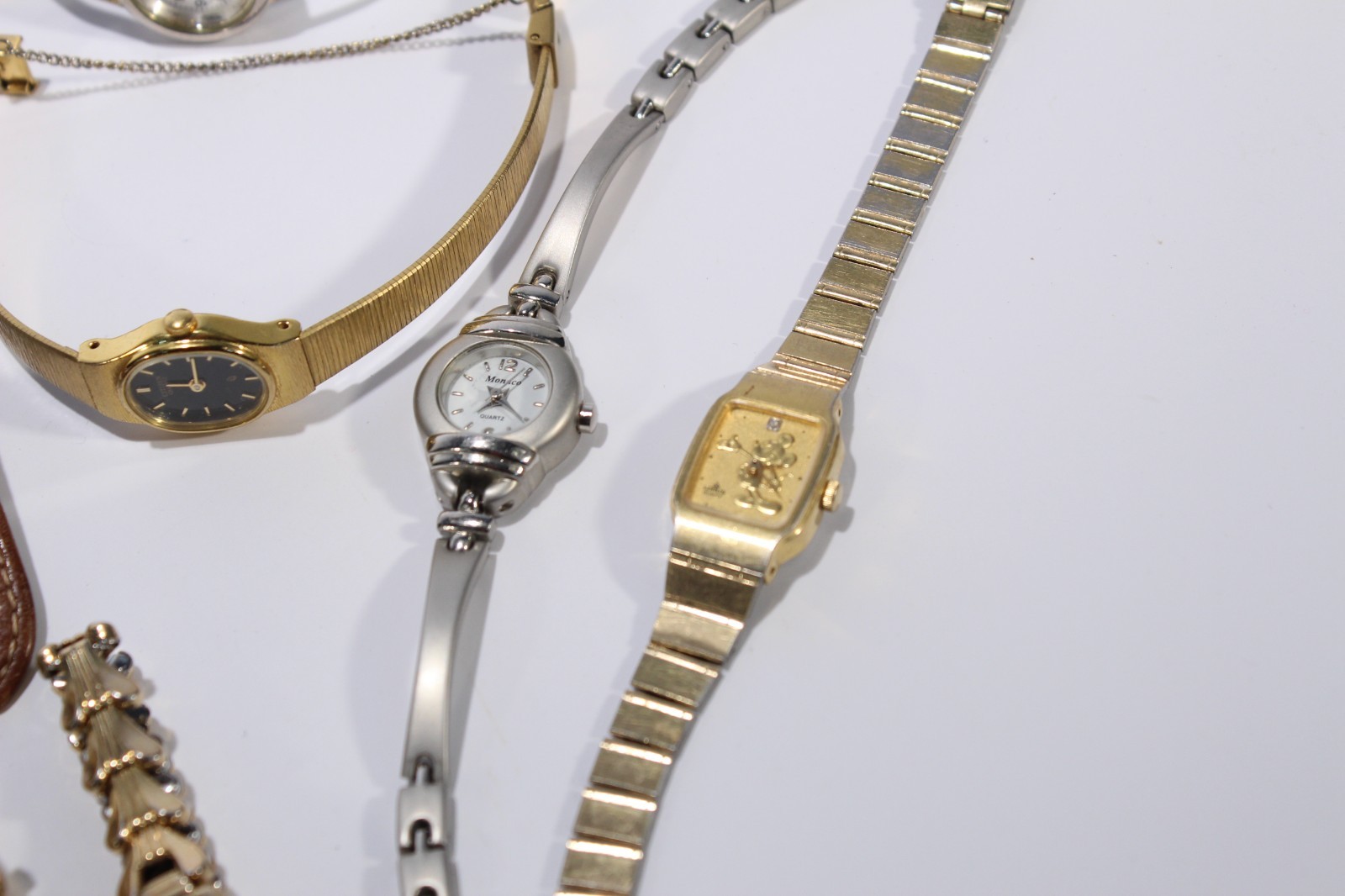 Lot of 19 Watches AS-IS / NOT TESTED. Various Brands See Pics!!!