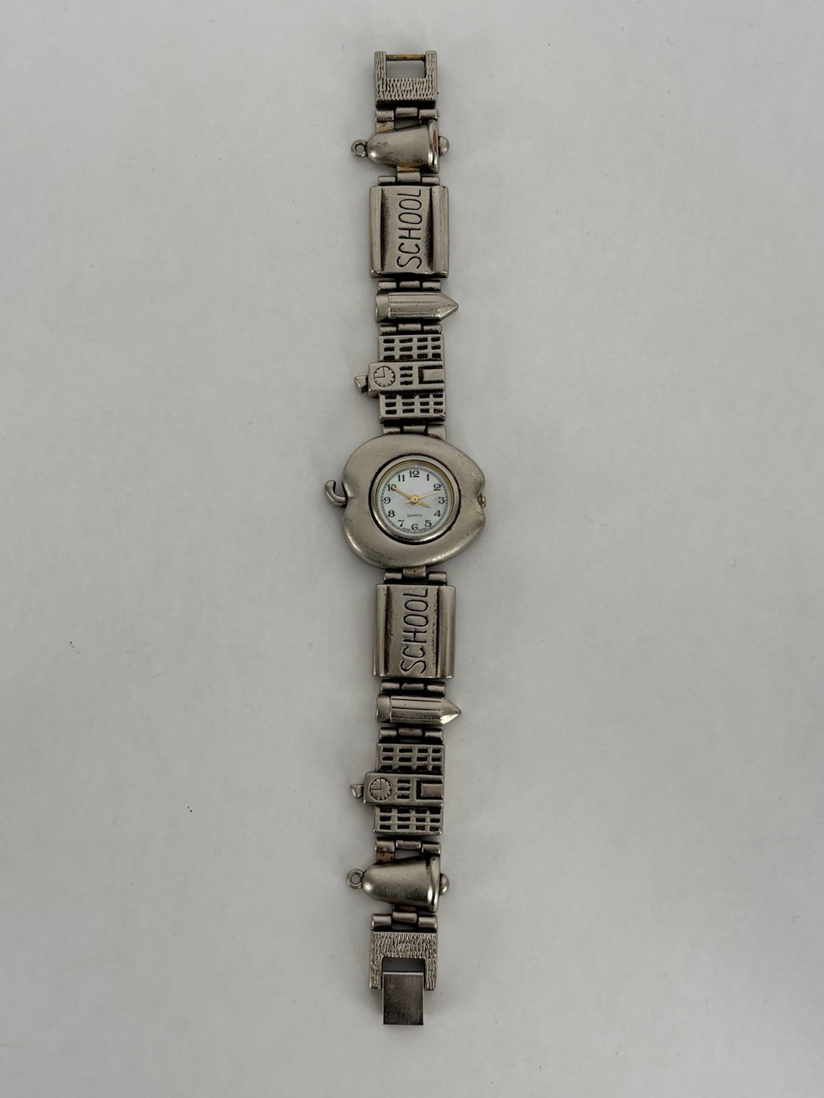 34mm Silver Tone Apple/School/Teacher Theme Quartz Watch w/Bracelet & Battery