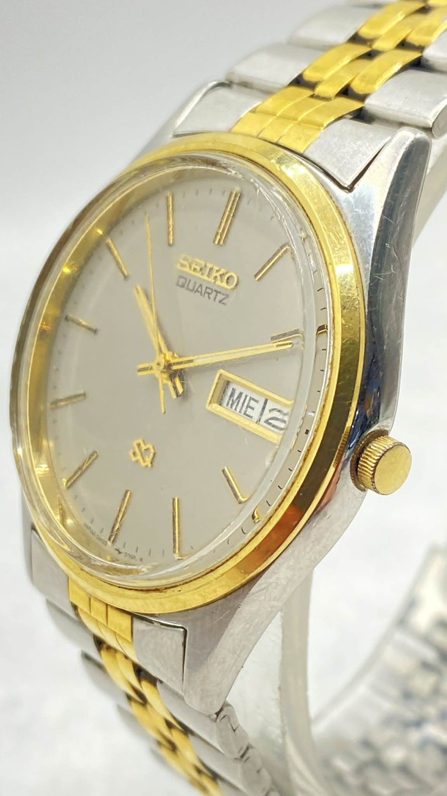 Seiko SQ 5H23-7009 Two Tone Case + Beacelet Silver Dial 34mm Mens Quartz Watch