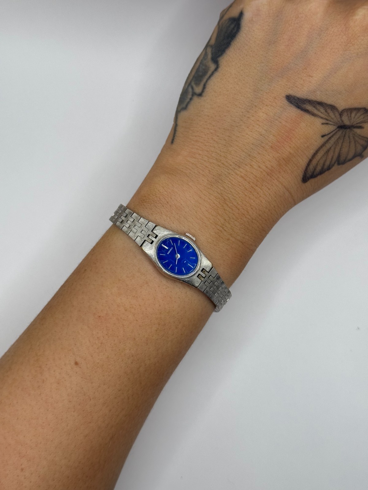 Vintage Seiko 11-7849 Ladies Mechanical Watch Blue Dial Textured Bracelet