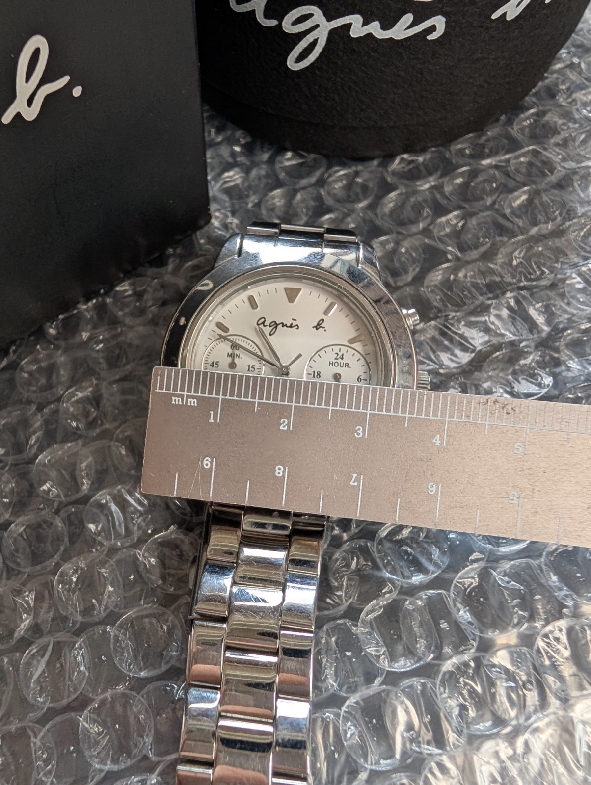 agnes.b v654 quartz wristwatch