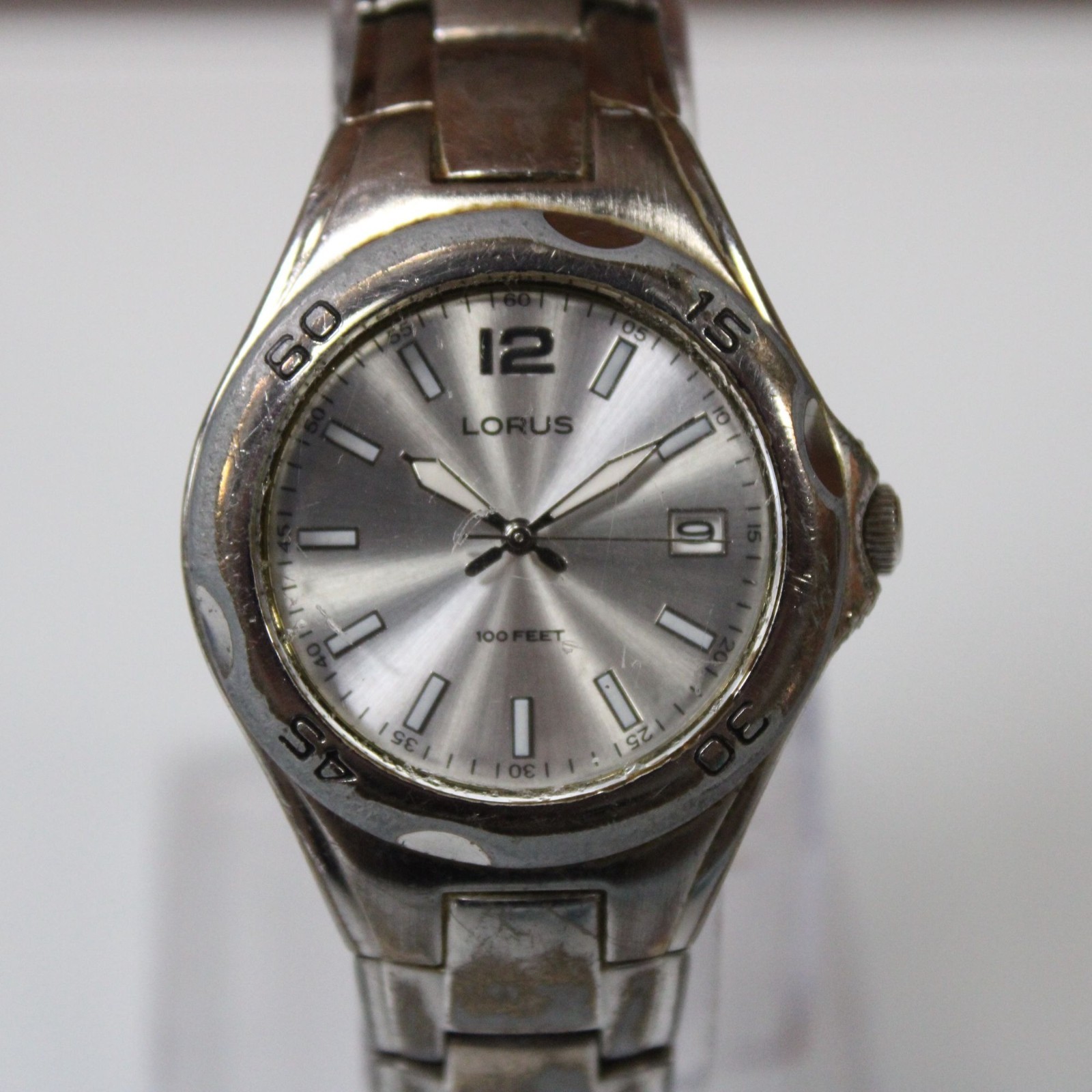 Lorus Quartz Unisex Watch Stainless Steel Silver Dial Date 100 Feet Water Resist