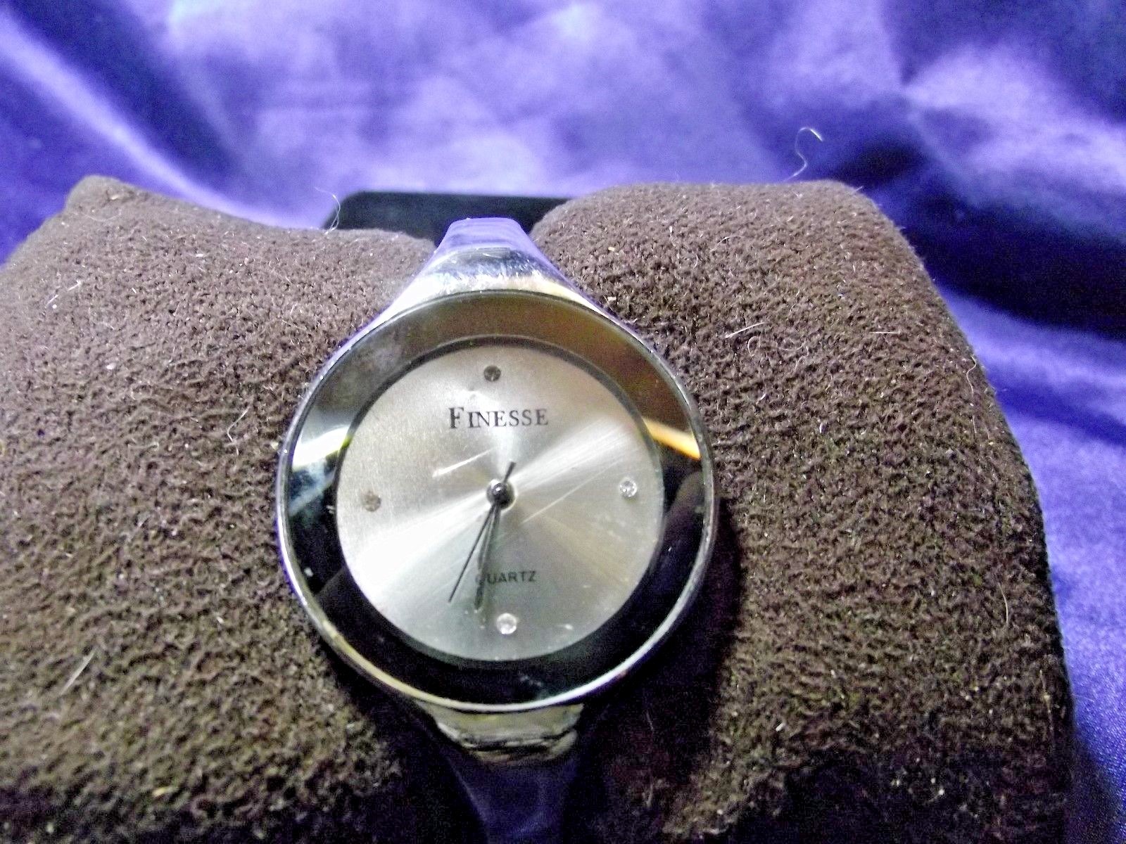 Finesse Small Woman’s Cuff Watch **Nice** B17 ZC