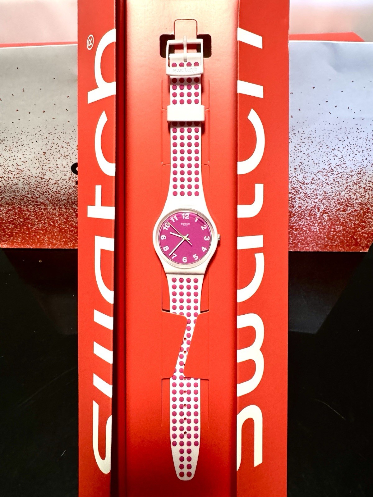 NEW🚨 Swatch PINKDOTS GW190 34mm White Pink Dots Limited Watch