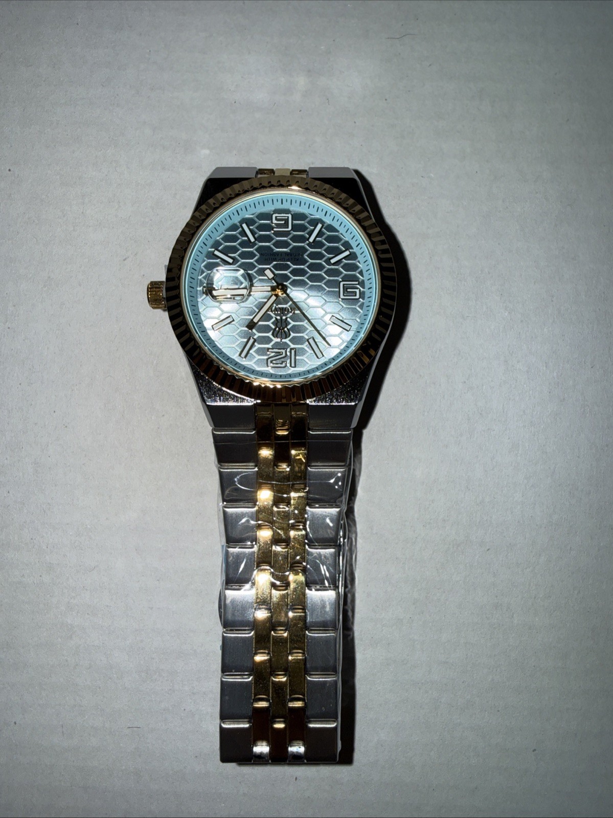 Premium Steel strip circular watch with Silver, Steel Strap, 42mm case.