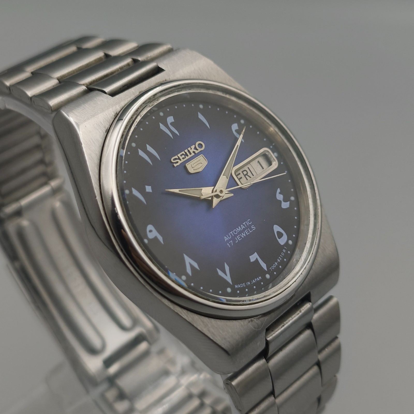 Vintage Seiko 5 Automatic 7009 Mens Watch Blue Arabic Dial 36 mm Day Date Japan