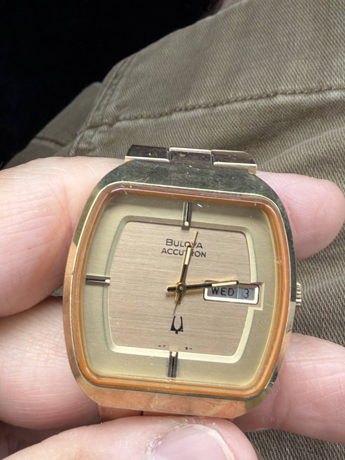 BULOVA ACCUTRON – 2182 TV Dial Tuning Fork – Day/Date 1970s Wristwatch NEEDS BAT