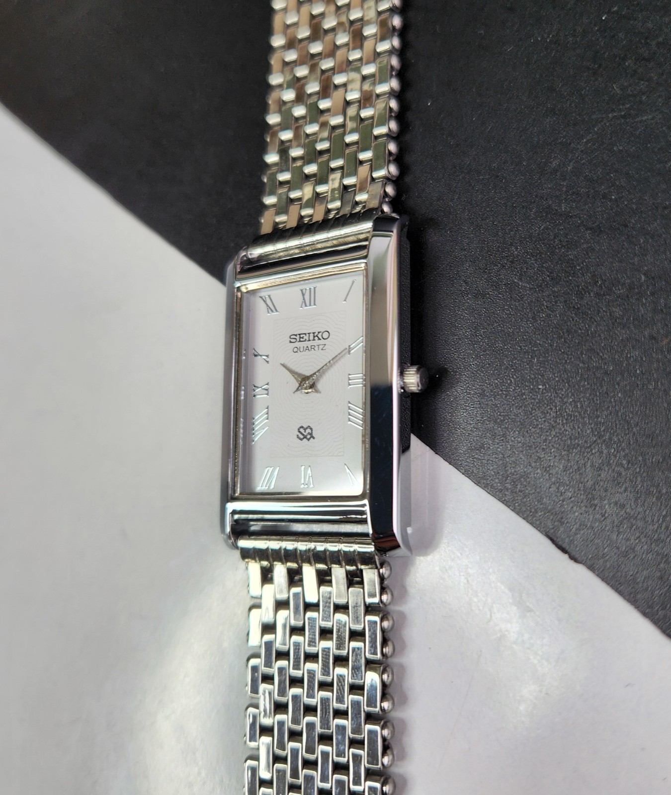 Vintage Seiko Slim Tank Quartz White Red Dial Dress Watch-Free Shipping