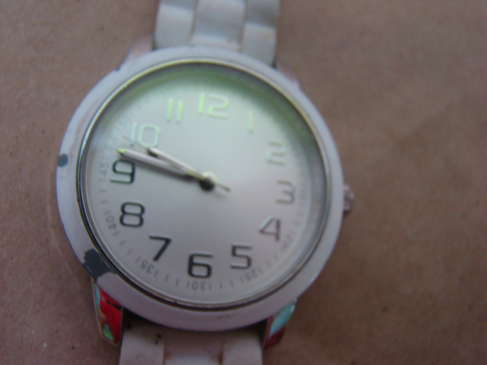 Xhilaration Unisex Men’s Women’s Sporty Watch with White Silicone Band