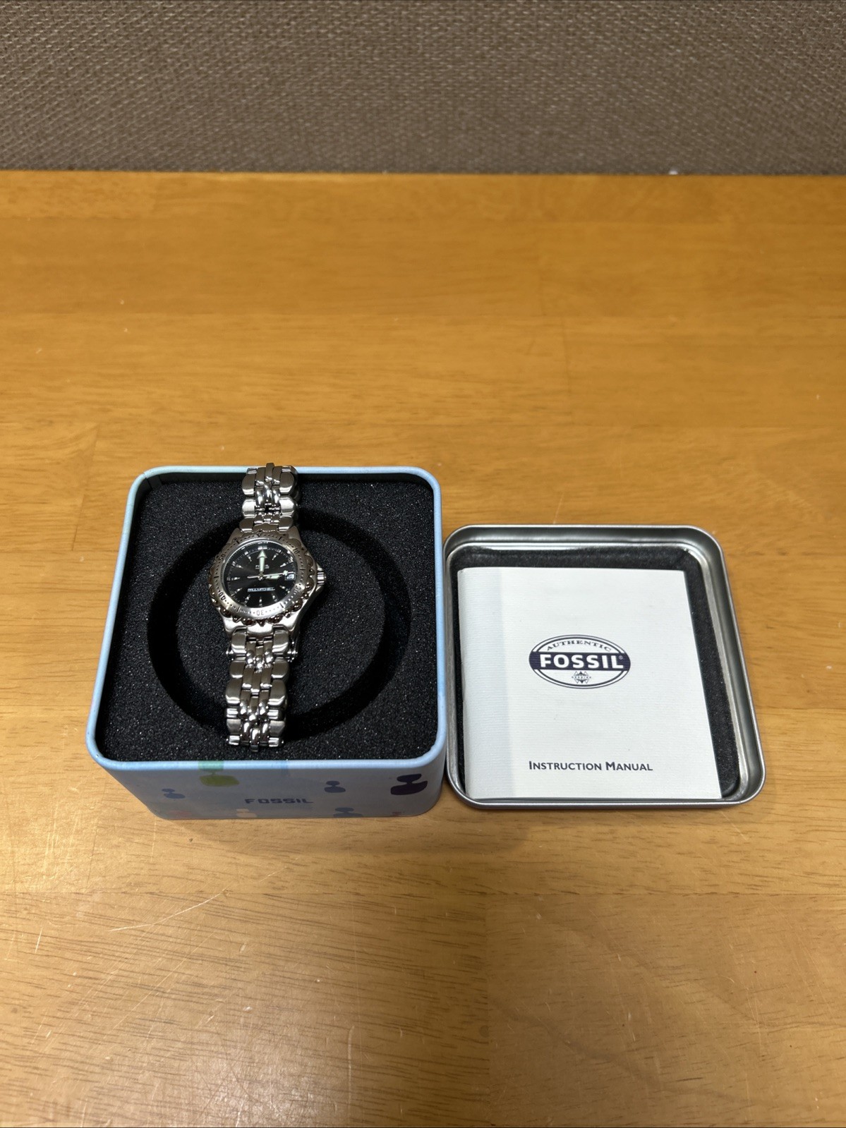 Fossil Authentic Women’s Wristwatch PR-5184 Silver Tone New in Box Needs Battery