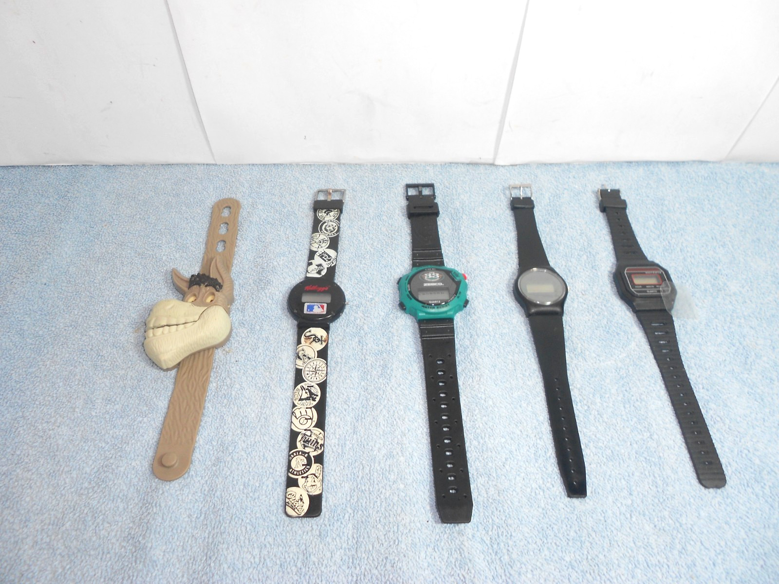 5 VINTAGE WATCHES McDONALDS DONKEY – ZEBCO – KELLOG`S BASEBALL + MORE – Z 543