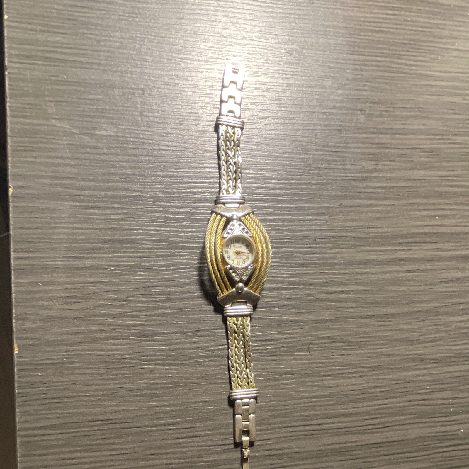 Women Analog Dress Wristwatch White Dial Arabic Numerals Oval Two-Tone Bracelet
