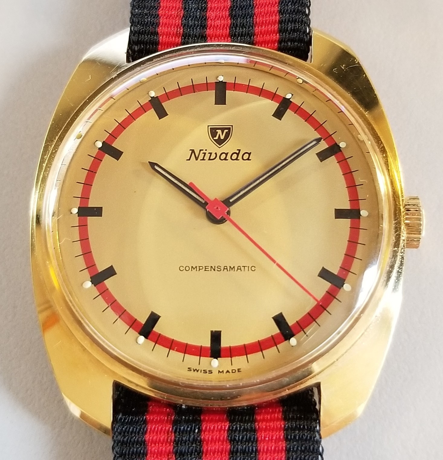 NIVADA COMPENSAMATIC 36058 SWISS NOS VINTAGE RARE 34 MM WIND UP MEN’S WATCH