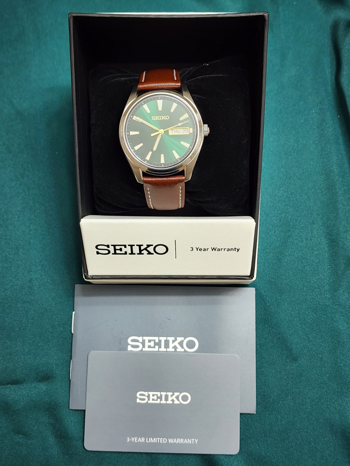 Seiko 6N53-00A0 Green Sunburst Dial Made in Japan 100M Quartz Men’s Watch