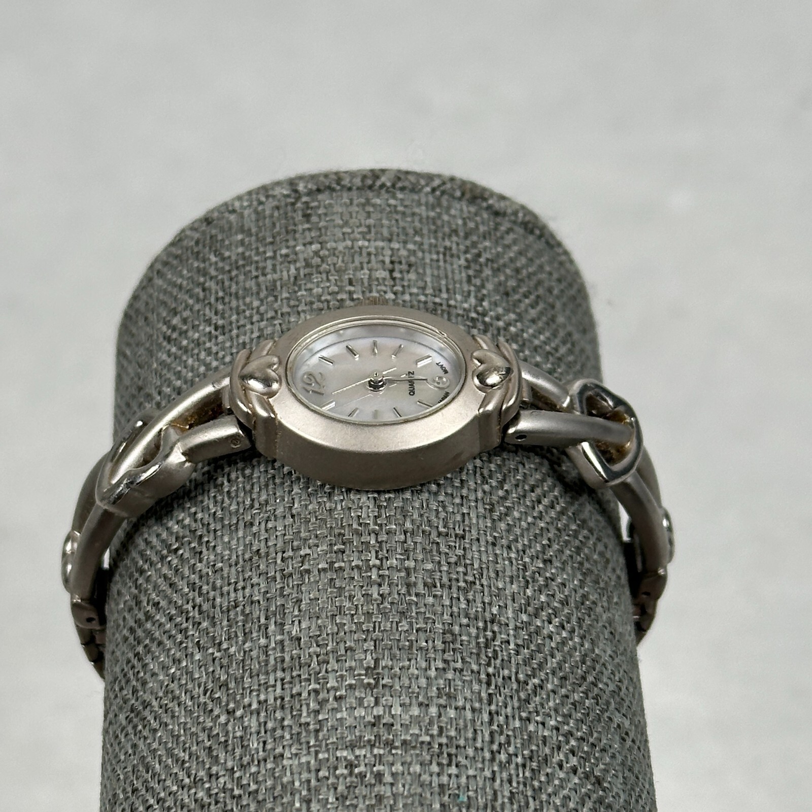 Advance Watch Womens 17mm Oval Hearts MOP Dial Silver Tone Stretchy New Battery