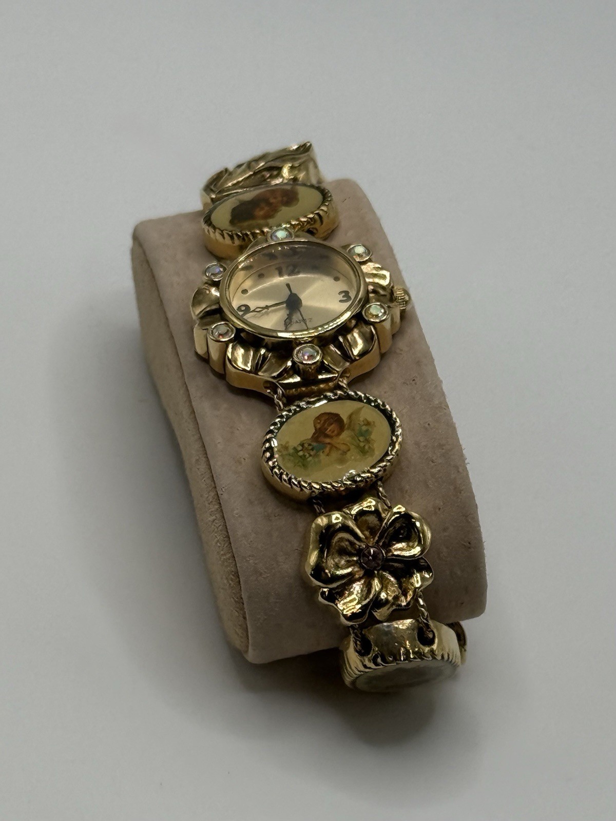 Vintage Gold Color Cherub Womens Watch in Excellent condition. F49369-1/P