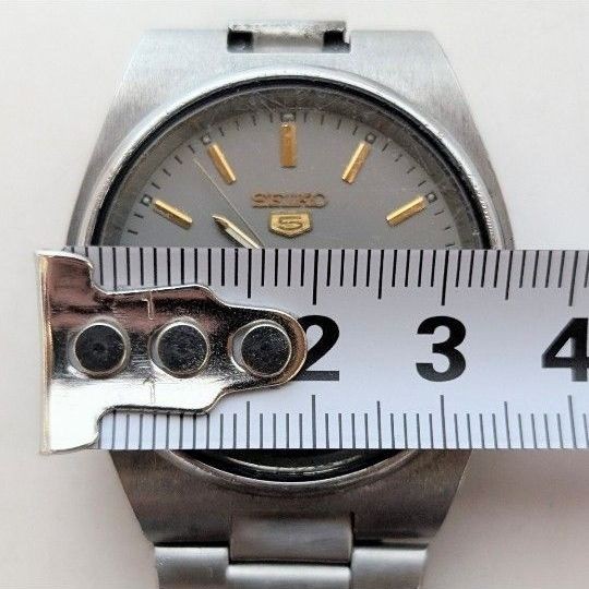 SEIKO 5 AUTOMATIC 7009 3130 Seiko 5 Automatic Gray Dial Gold Index Day Date