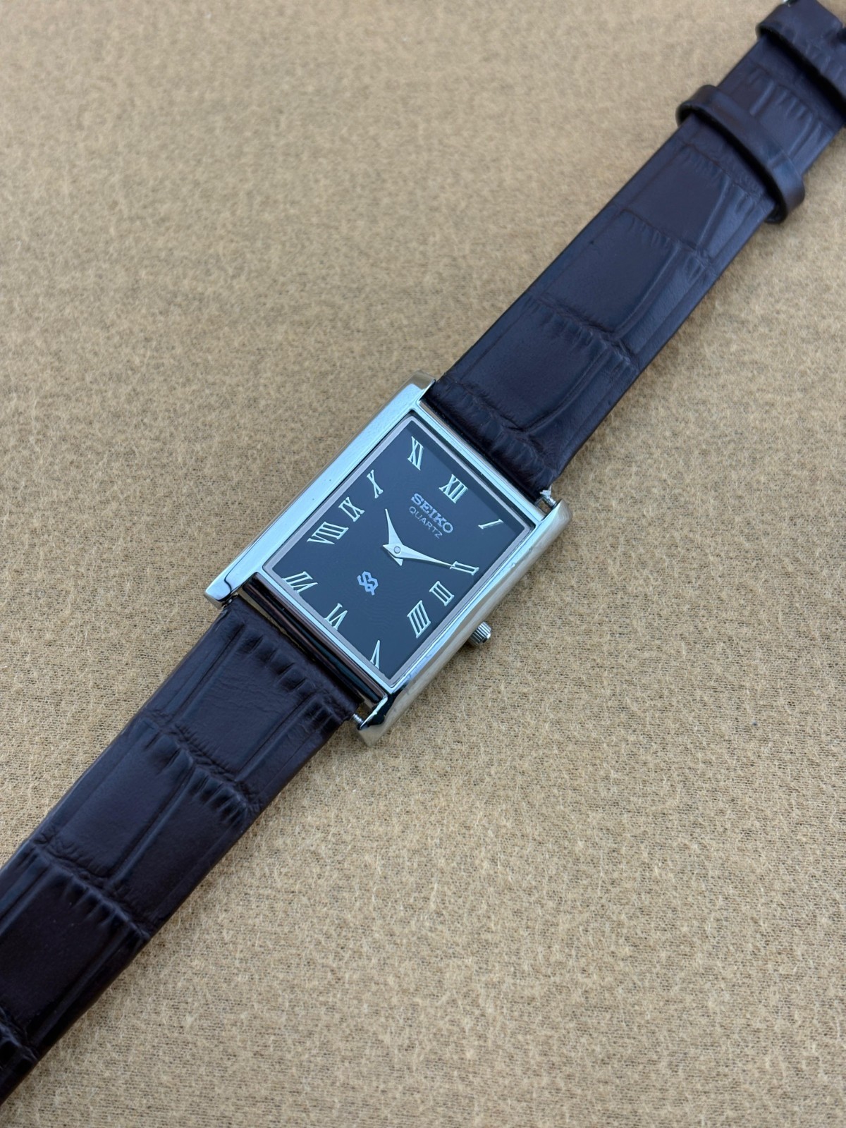 RARE BLACK SILVER Vintage Seiko Slim Quartz men’s Wristwatch-dark brown strap