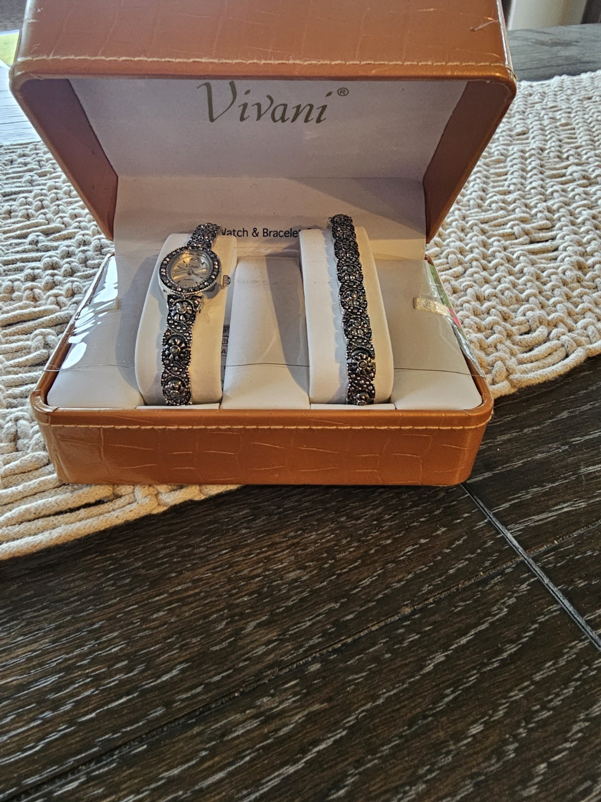 Vivani Women’s Quartz Silver Tone Watch and Bracelet Set New In Box