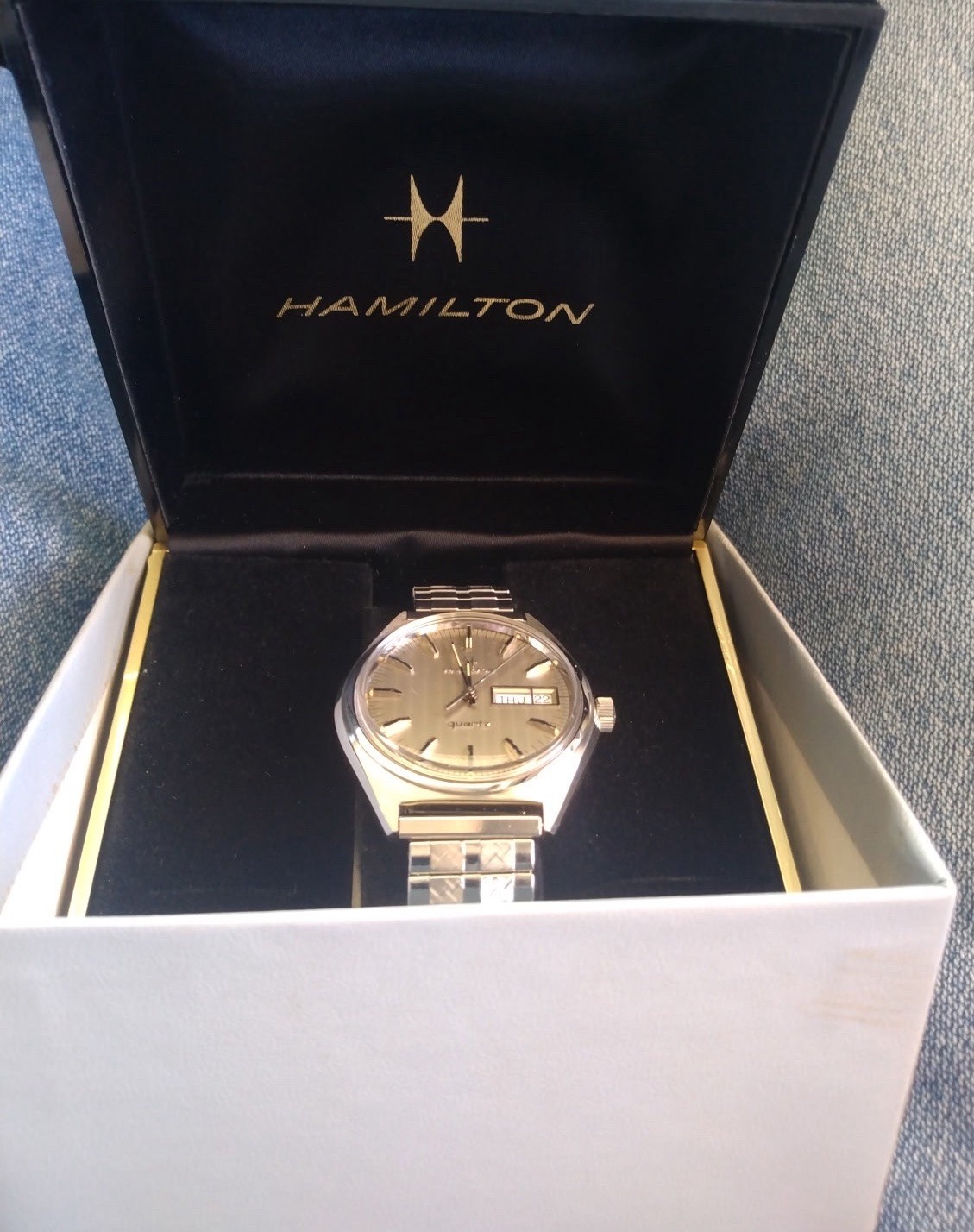 MENS VINTAGE HAMILTON QUARTZ WATCH W BOX AND PAPERS AWARD 80s LOOK GREAT SWISS