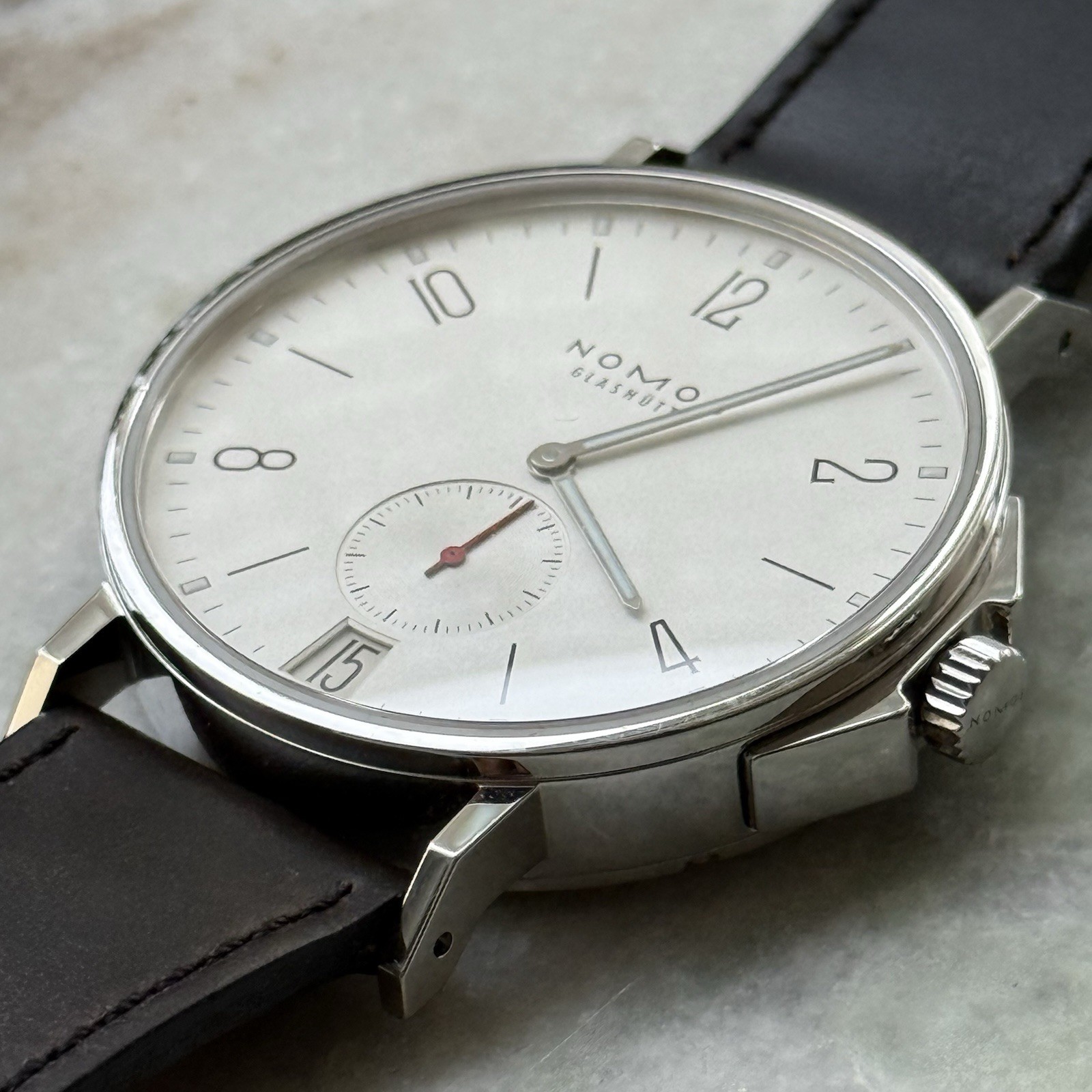 NOMOS Glashütte Ahoi Datum 40mm Automatic Full Set w/ Extra Strap – Ref 551
