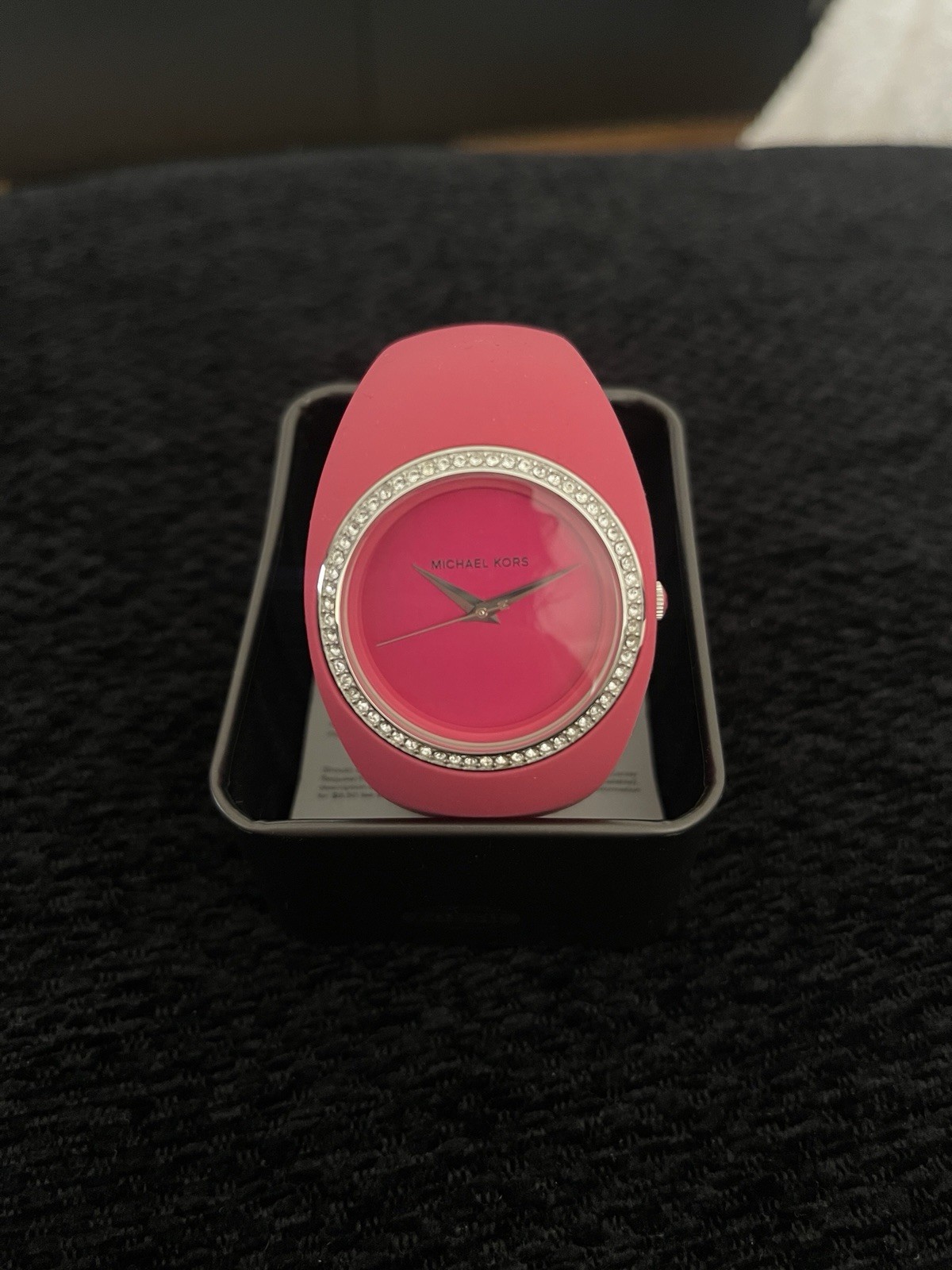 Authentic Michael Kors classic fashion watch, model numbers MK-5231.