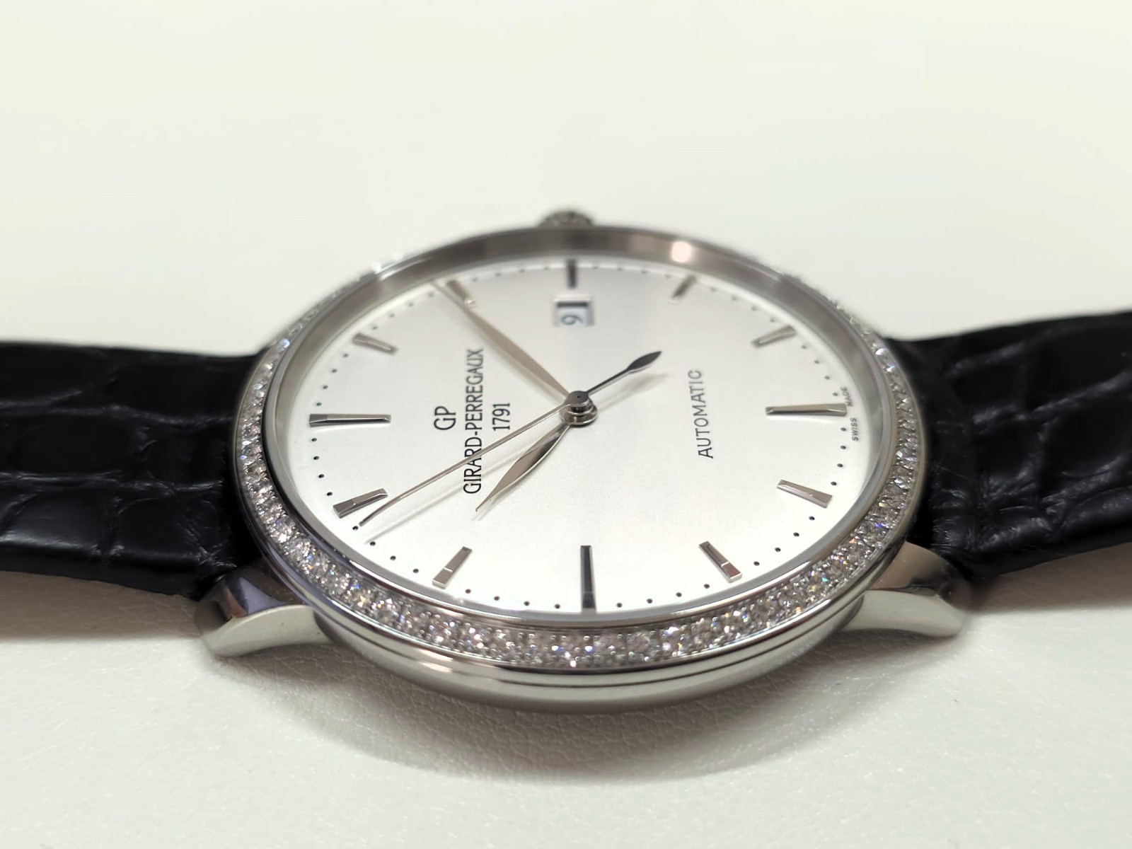 Girard Perregaux 1966 Series 49555D11A131-BB60 Just Serviced – Factory Diamonds
