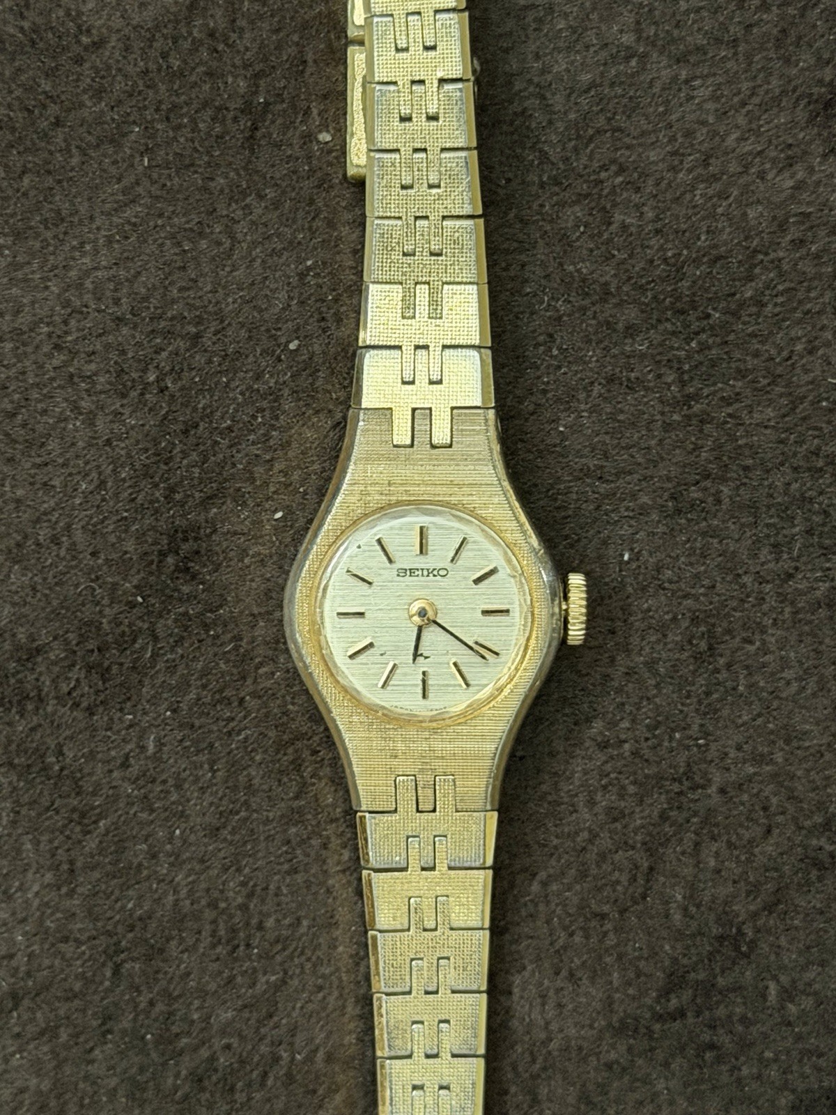 Seiko Women’s mechanical manual wind Wristwatch Gold Tone Bracelet gold Dial