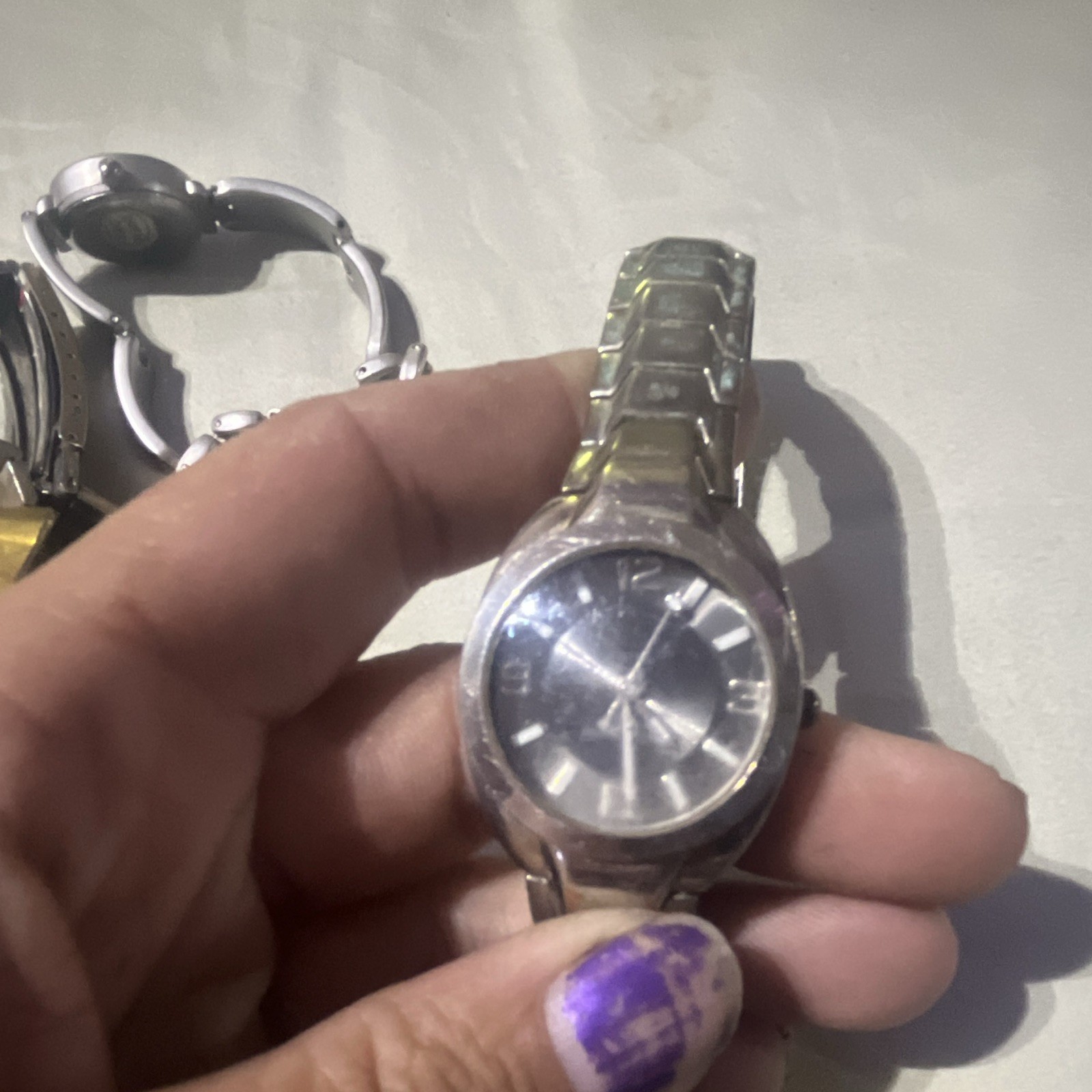 Women’s Analog Wristwatch Silver Dial Stick Indexes 12-Hour Metal Bracelet