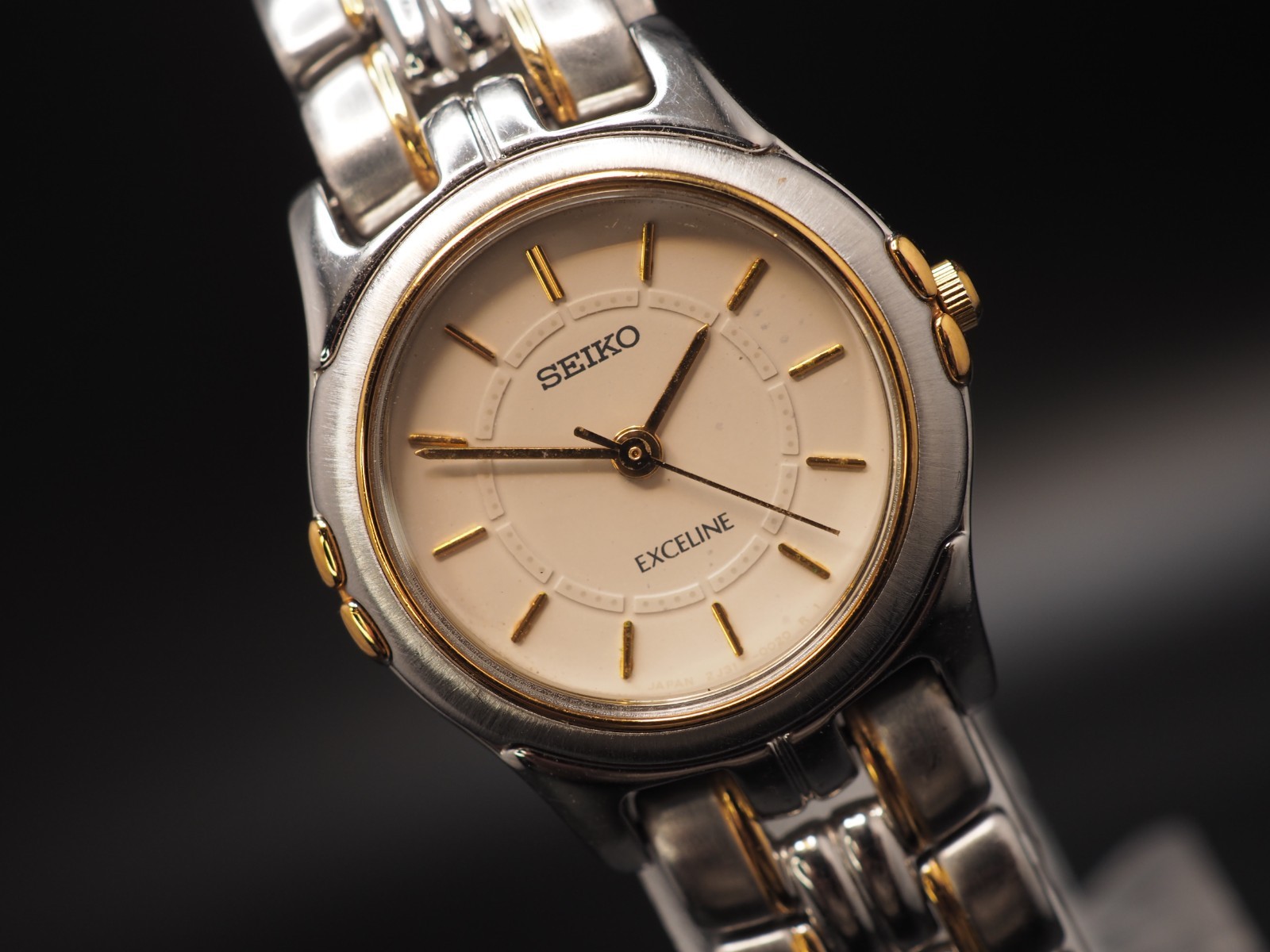 Vintage Seiko Exceline 2J31-001A Two Tone Qz 24mm Womens Watch JAPAN