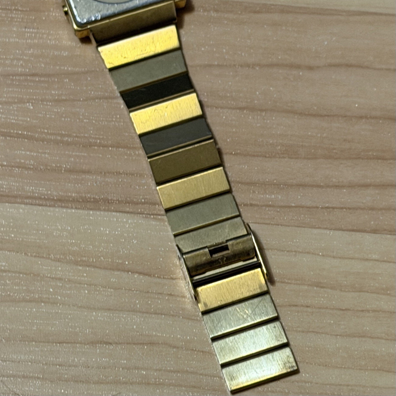 Casio Futurist LA-2002G Vintage Digital Watch 3118 Mod Gold Men’s 2002 *READ*