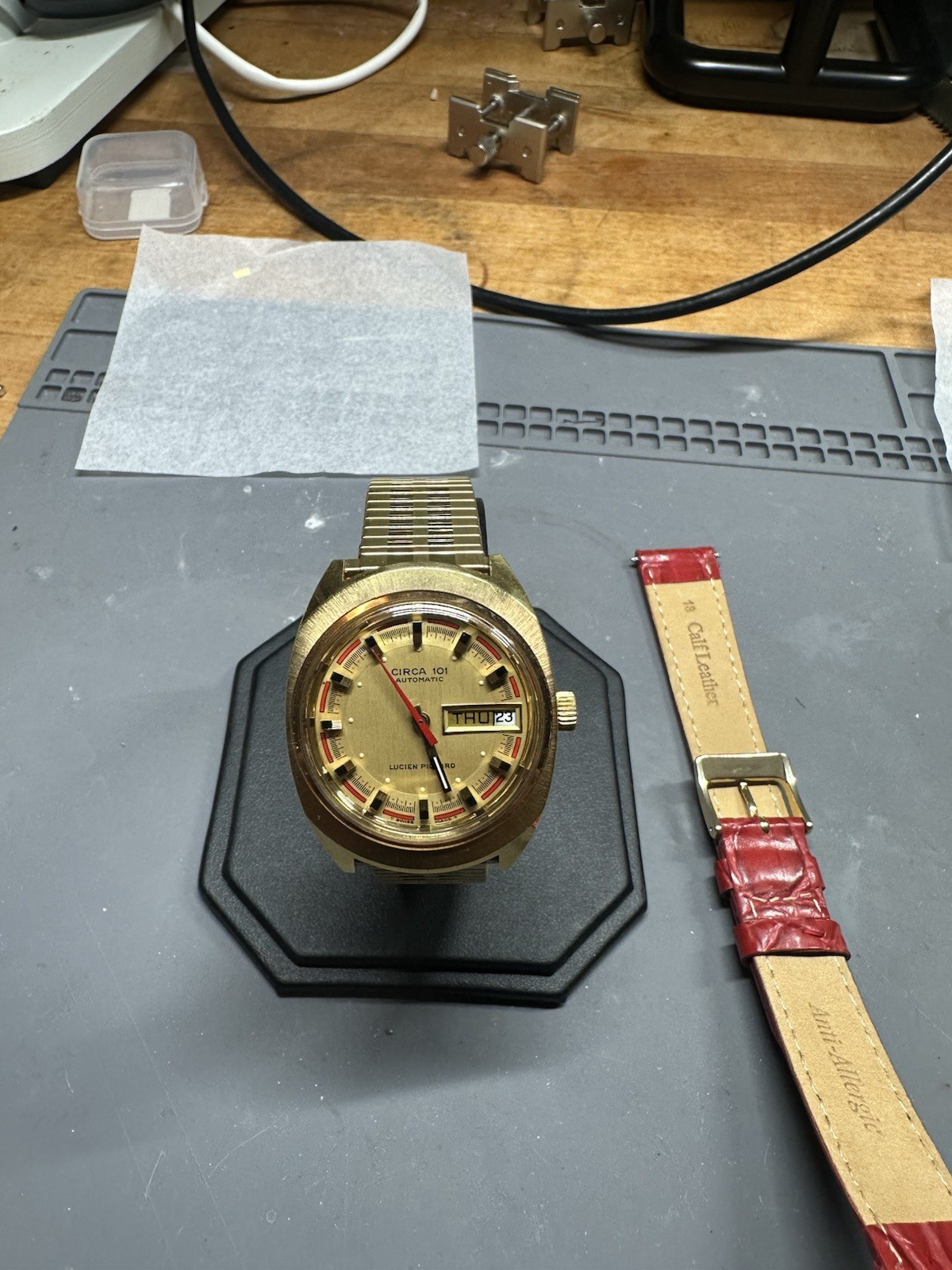 Vintage 32.5mm Gold Lucien Piccard Circa 101, Serviced