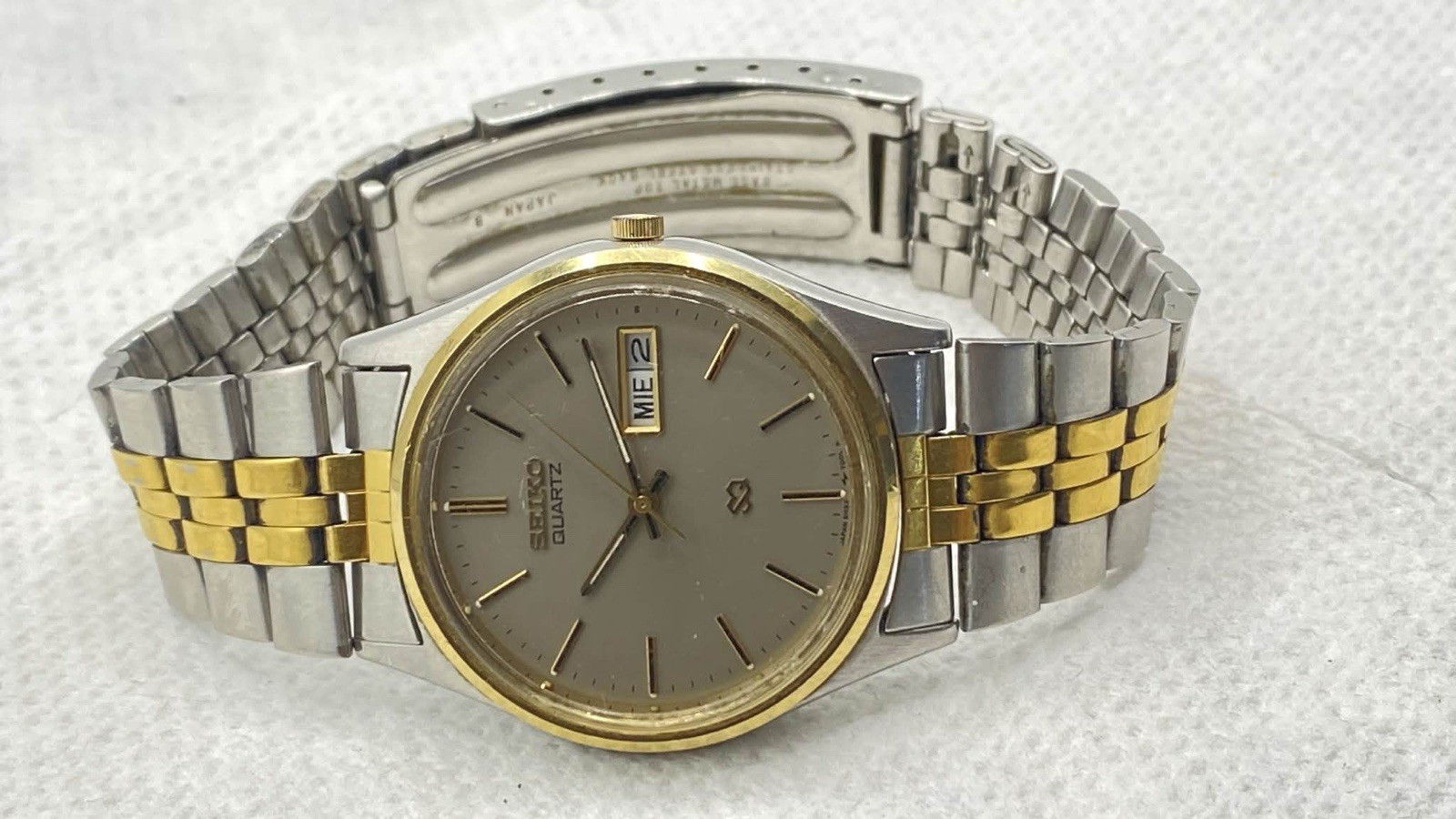 Seiko SQ 5H23-7009 Two Tone Case + Beacelet Silver Dial 34mm Mens Quartz Watch