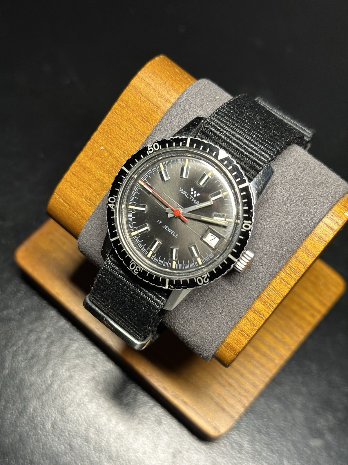 Vintage Swiss Made WALTHAM 17 Jewels Skin Diver Style Watch Mechanical Running